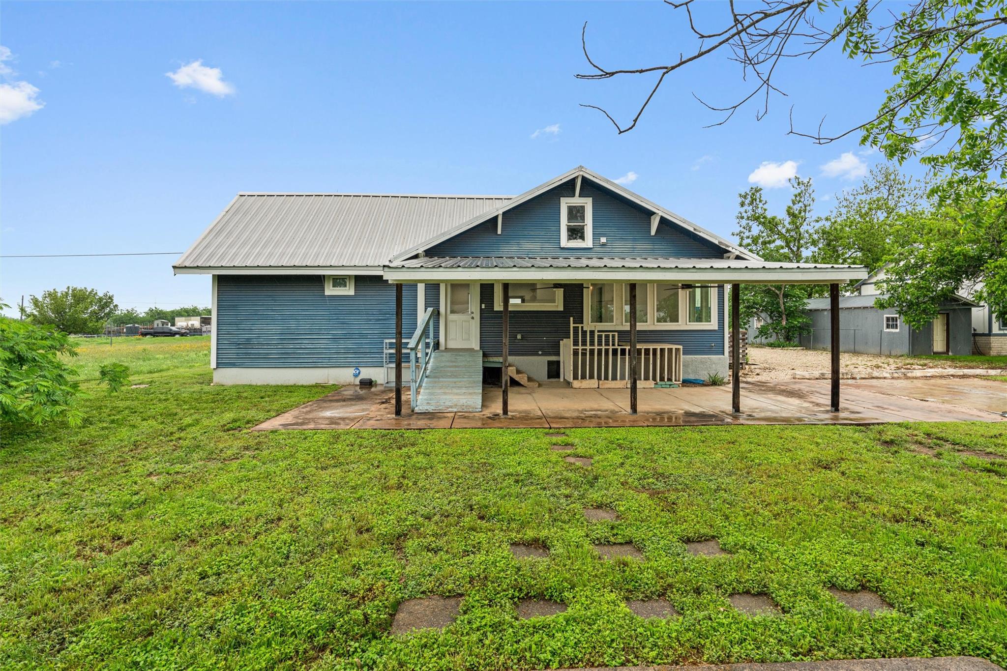 2023 Main St, Liberty Hill, TX 78642