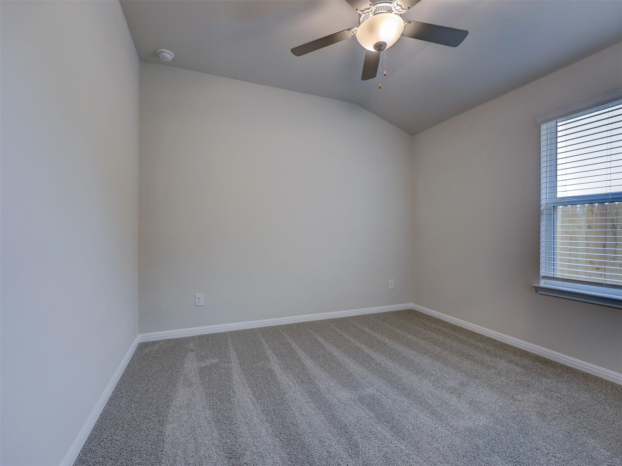 108 Greenspire Ln, Hutto, TX 78634