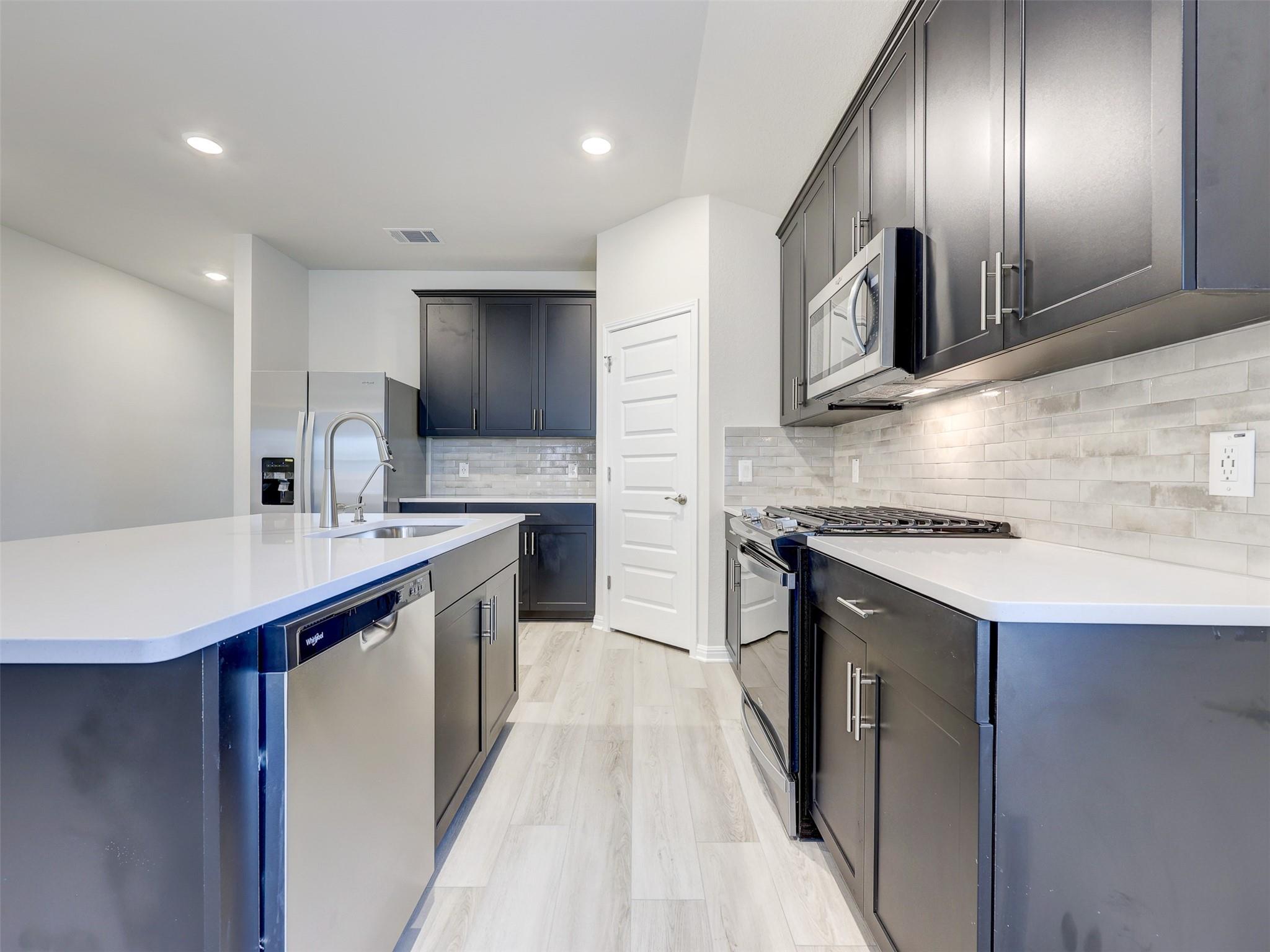 108 Greenspire Ln, Hutto, TX 78634