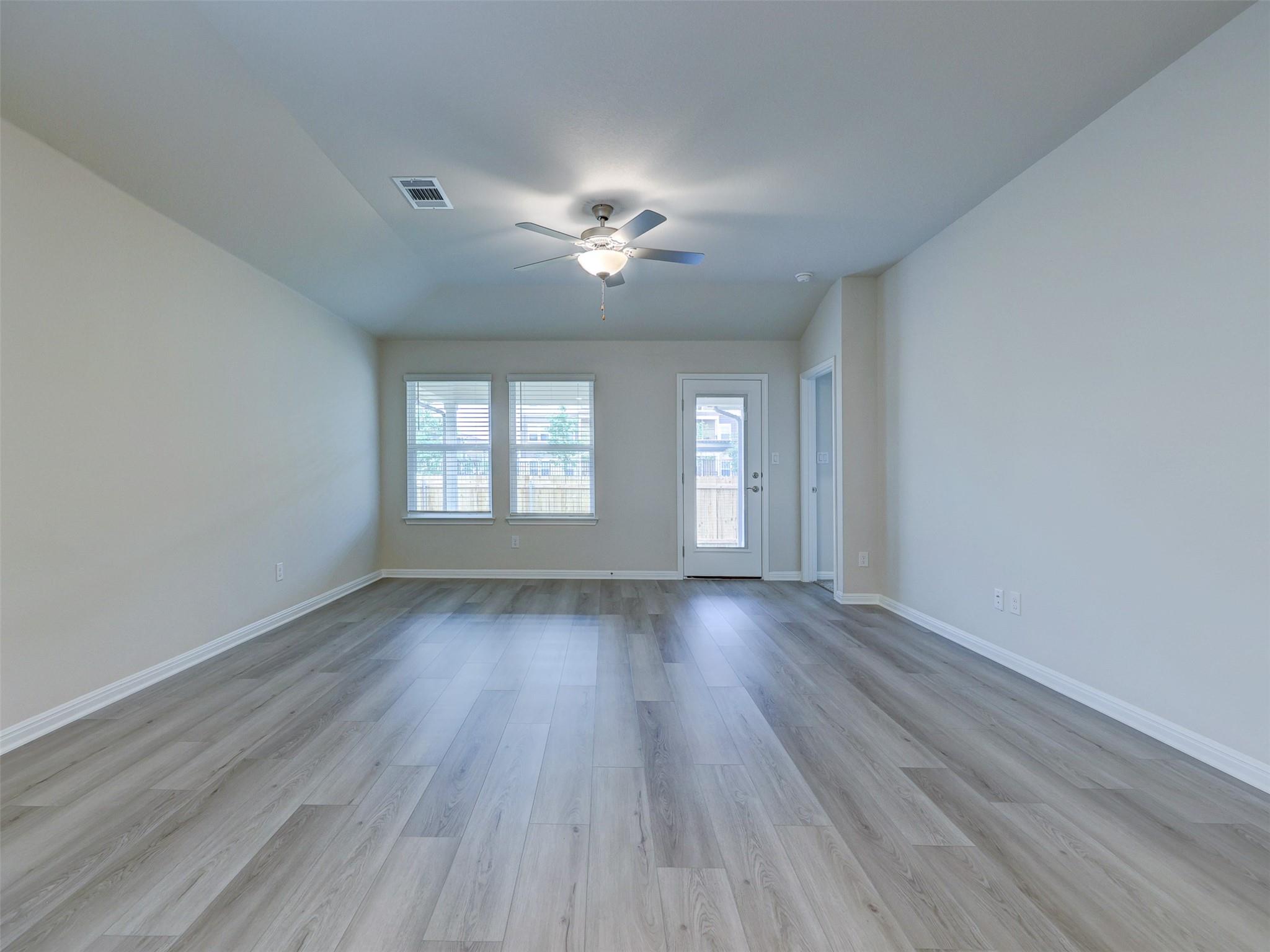108 Greenspire Ln, Hutto, TX 78634
