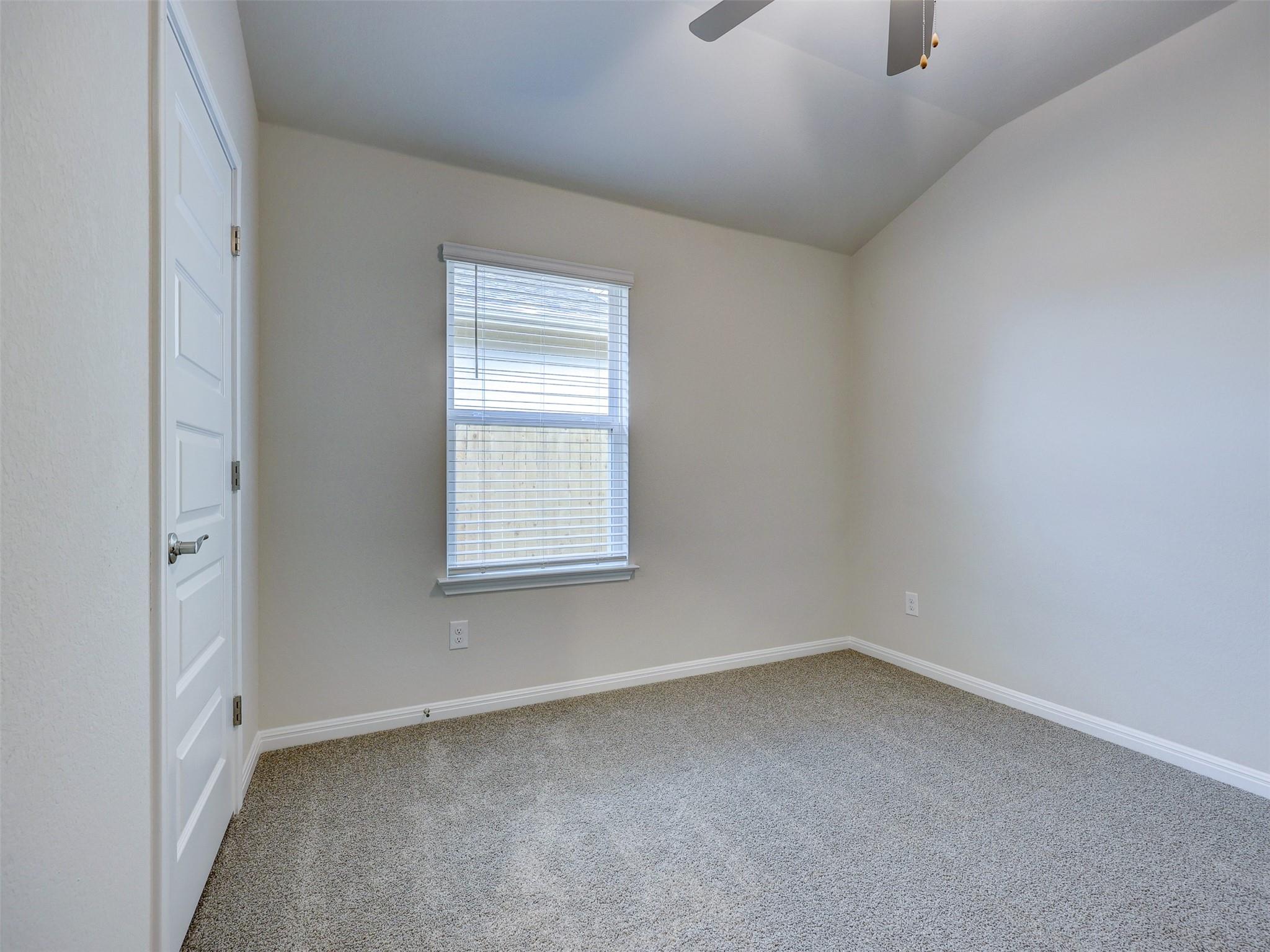 108 Greenspire Ln, Hutto, TX 78634