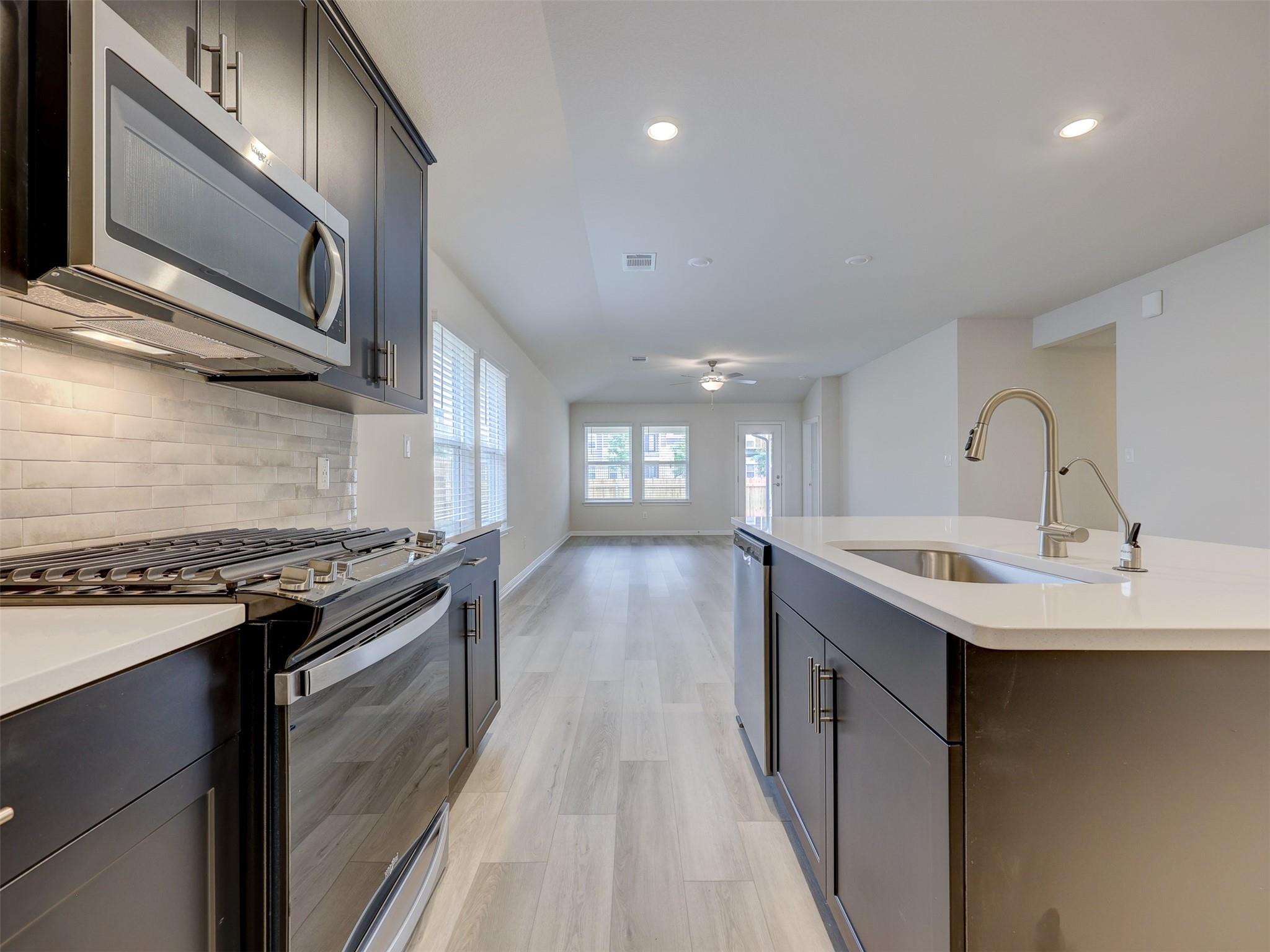 108 Greenspire Ln, Hutto, TX 78634
