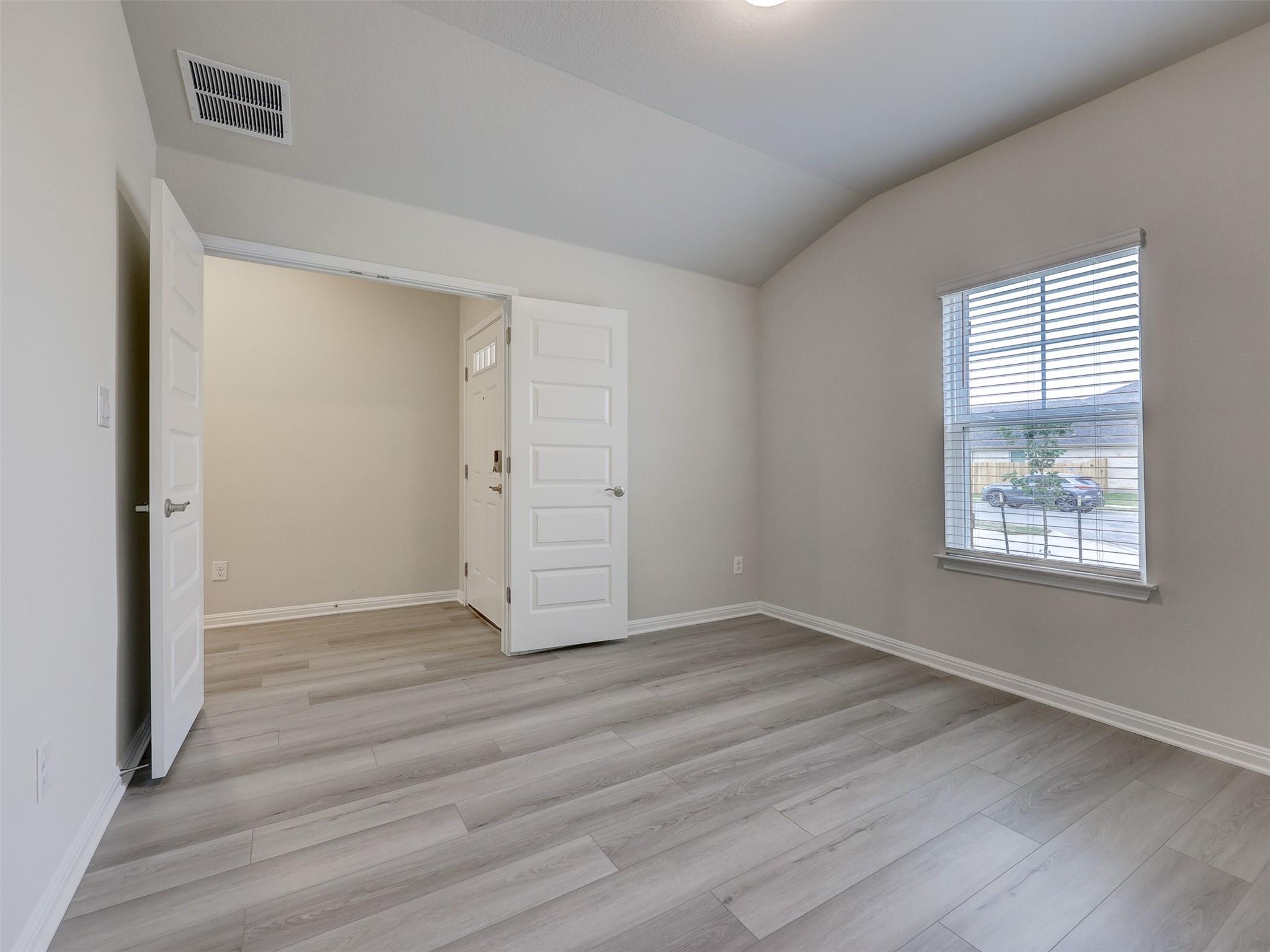 108 Greenspire Ln, Hutto, TX 78634
