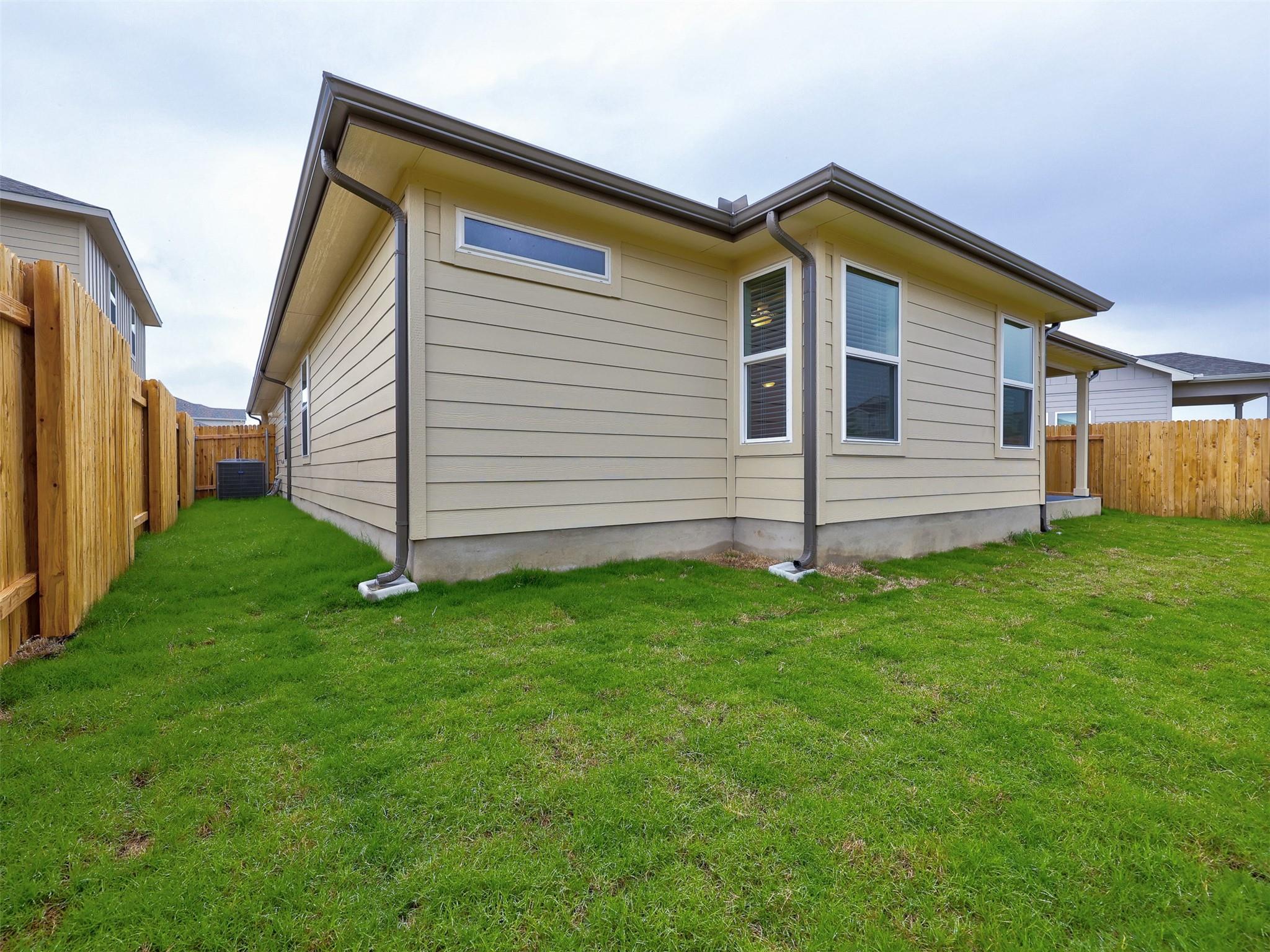108 Greenspire Ln, Hutto, TX 78634