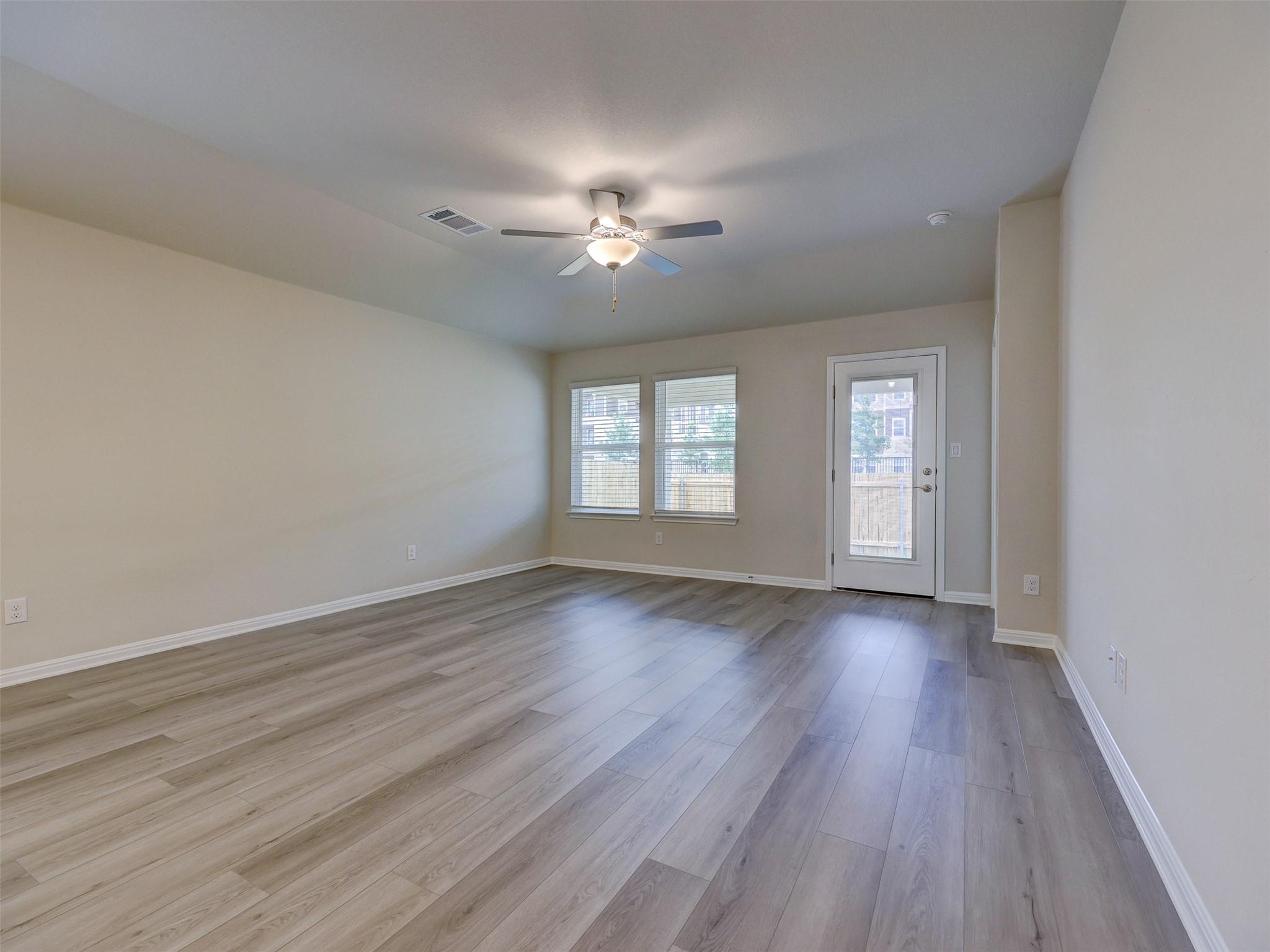 108 Greenspire Ln, Hutto, TX 78634