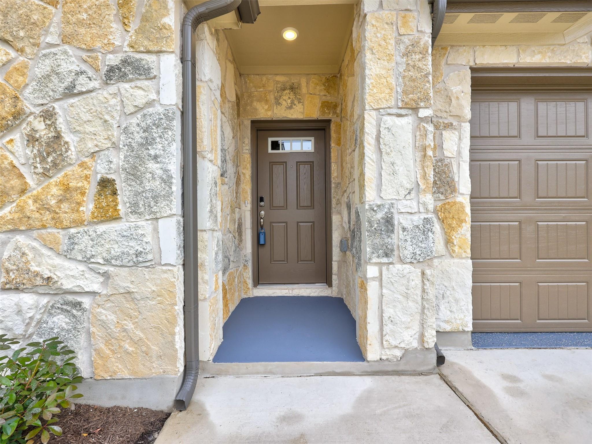 108 Greenspire Ln, Hutto, TX 78634