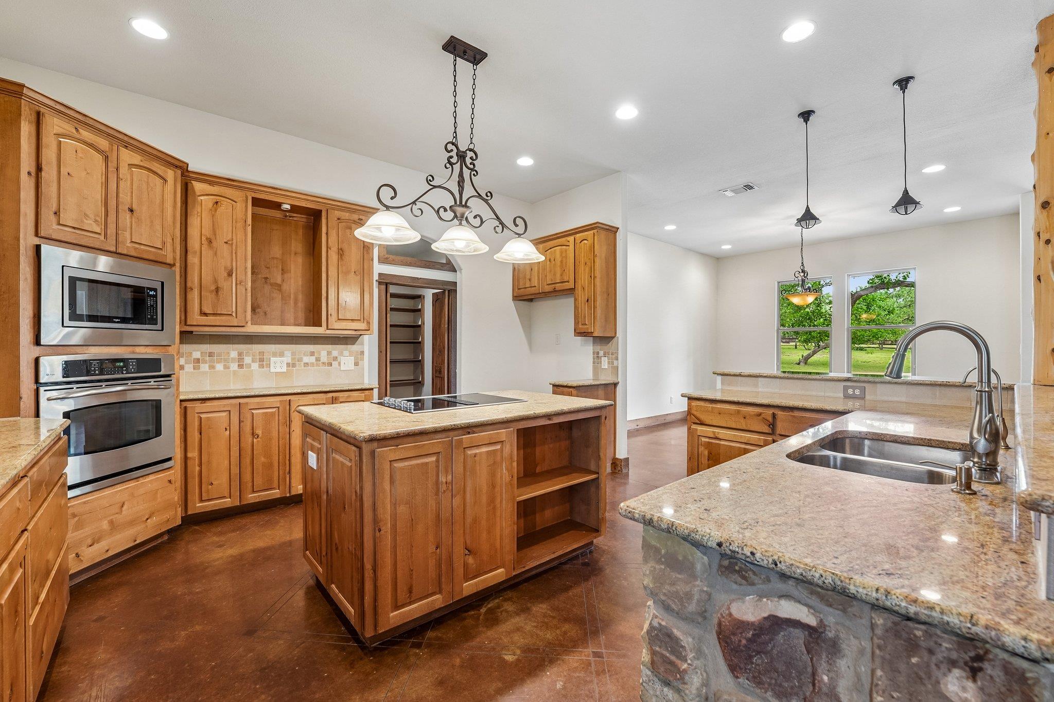 290 Miss Donna Ln, Dripping Springs, TX 78620