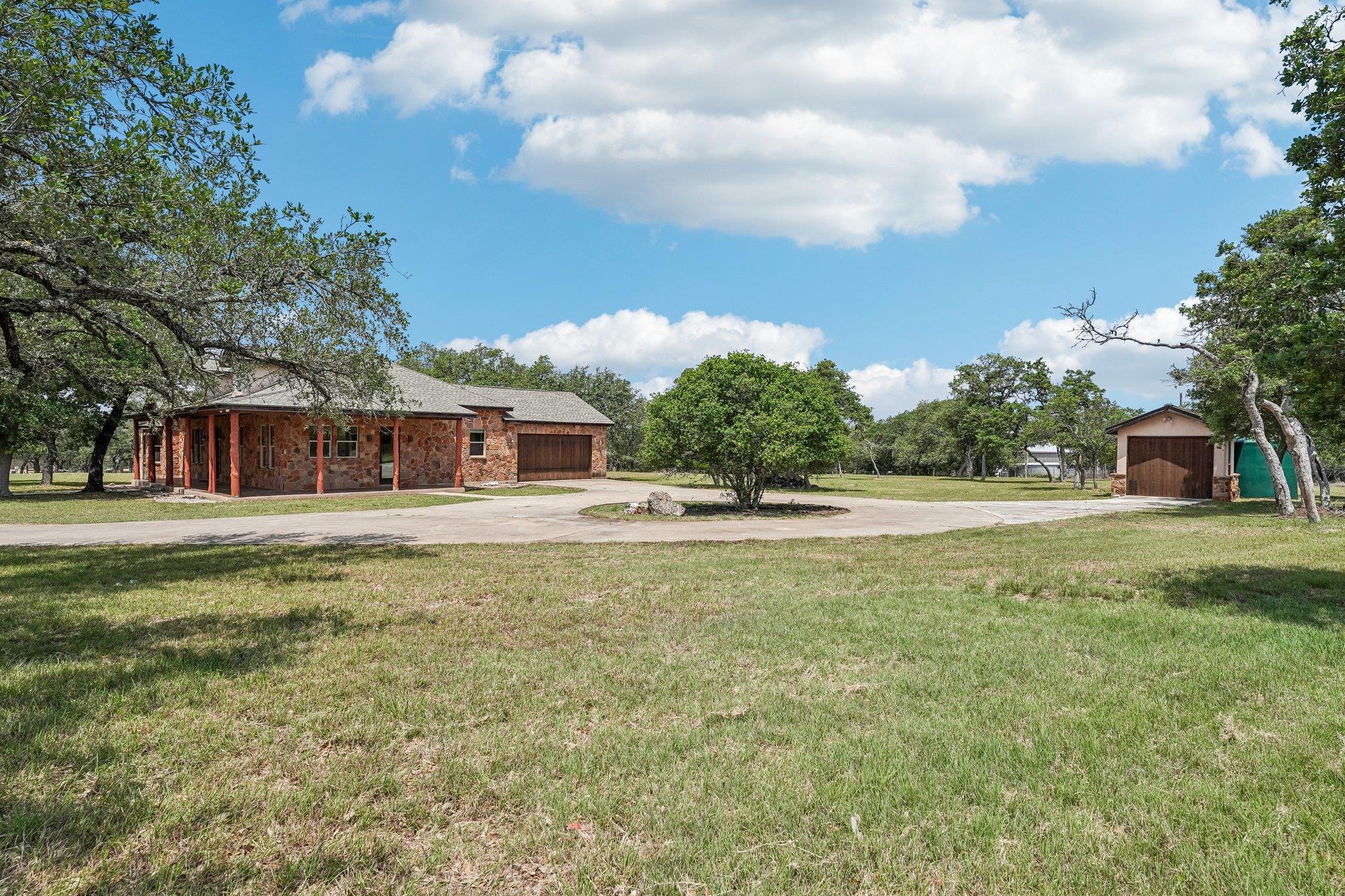 290 Miss Donna Ln, Dripping Springs, TX 78620