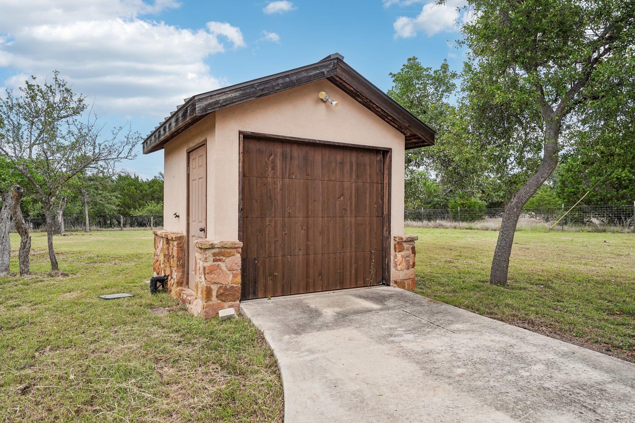 290 Miss Donna Ln, Dripping Springs, TX 78620