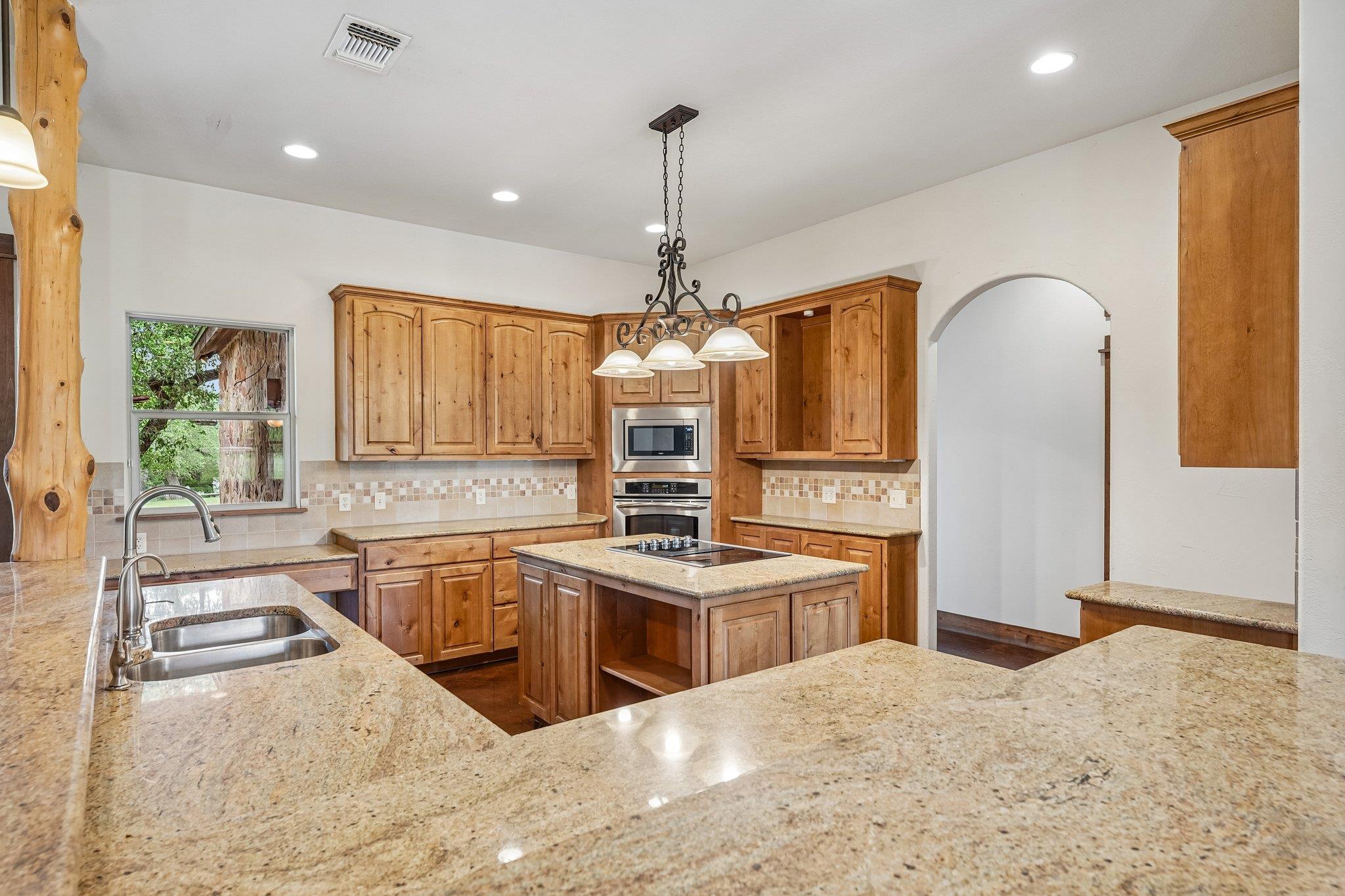 290 Miss Donna Ln, Dripping Springs, TX 78620