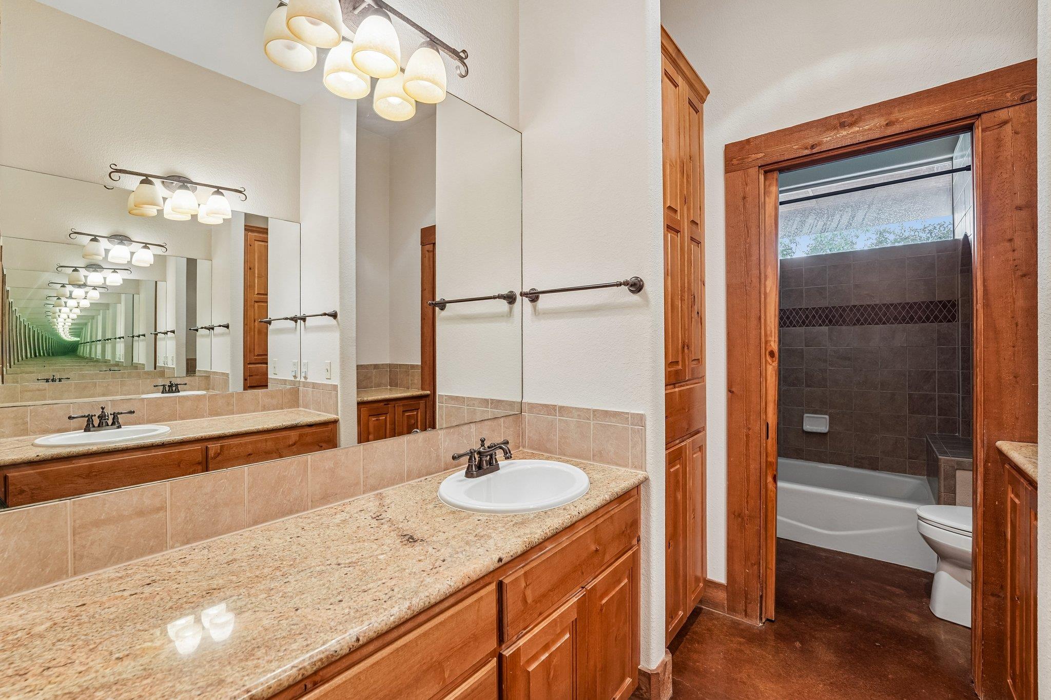 290 Miss Donna Ln, Dripping Springs, TX 78620