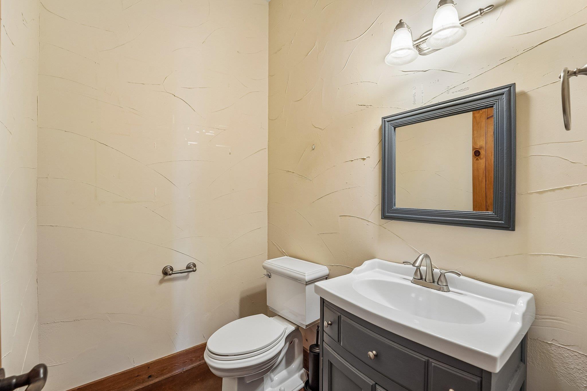 290 Miss Donna Ln, Dripping Springs, TX 78620