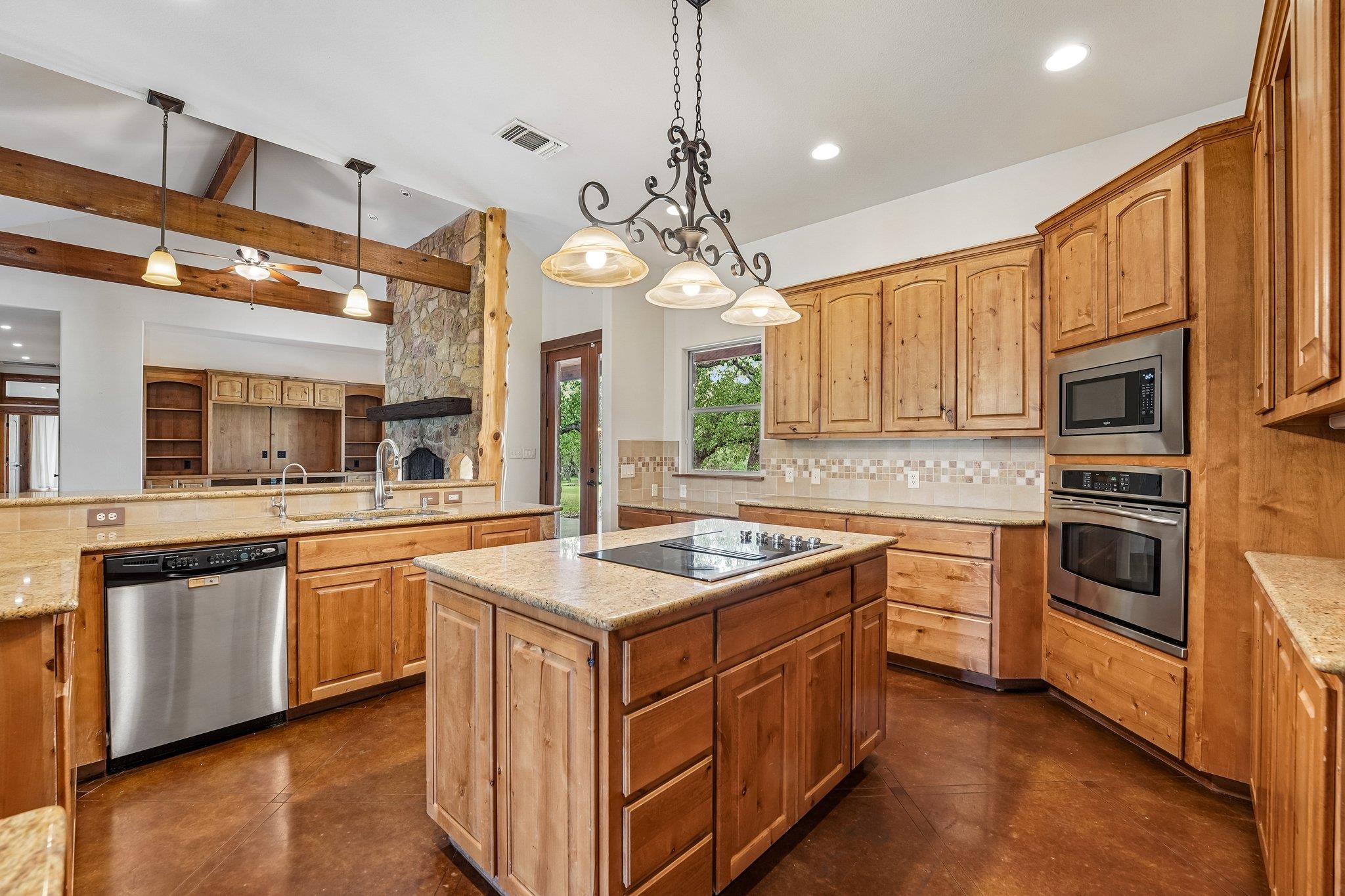 290 Miss Donna Ln, Dripping Springs, TX 78620