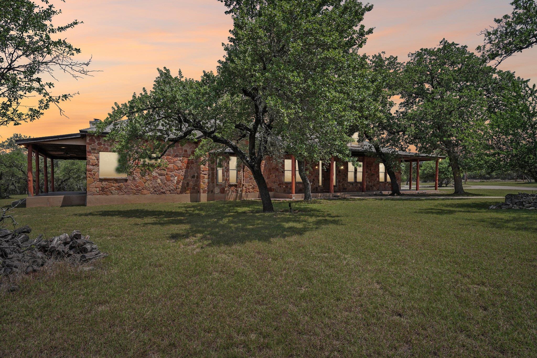 290 Miss Donna Ln, Dripping Springs, TX 78620