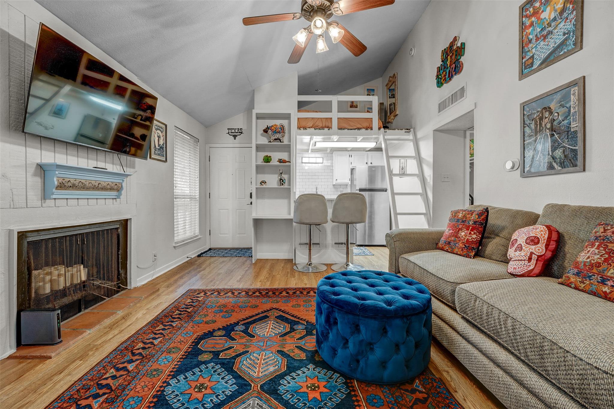 1000 W 26th St # 215, Austin, TX 78705