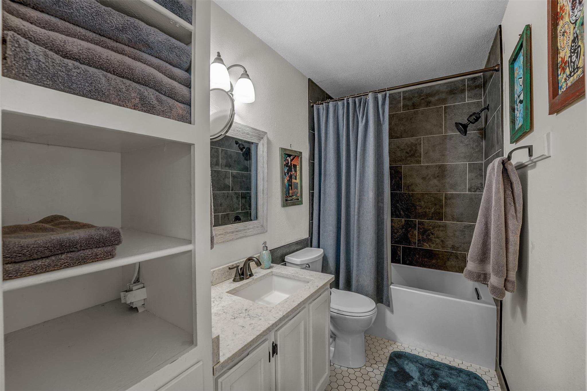 1000 W 26th St # 215, Austin, TX 78705