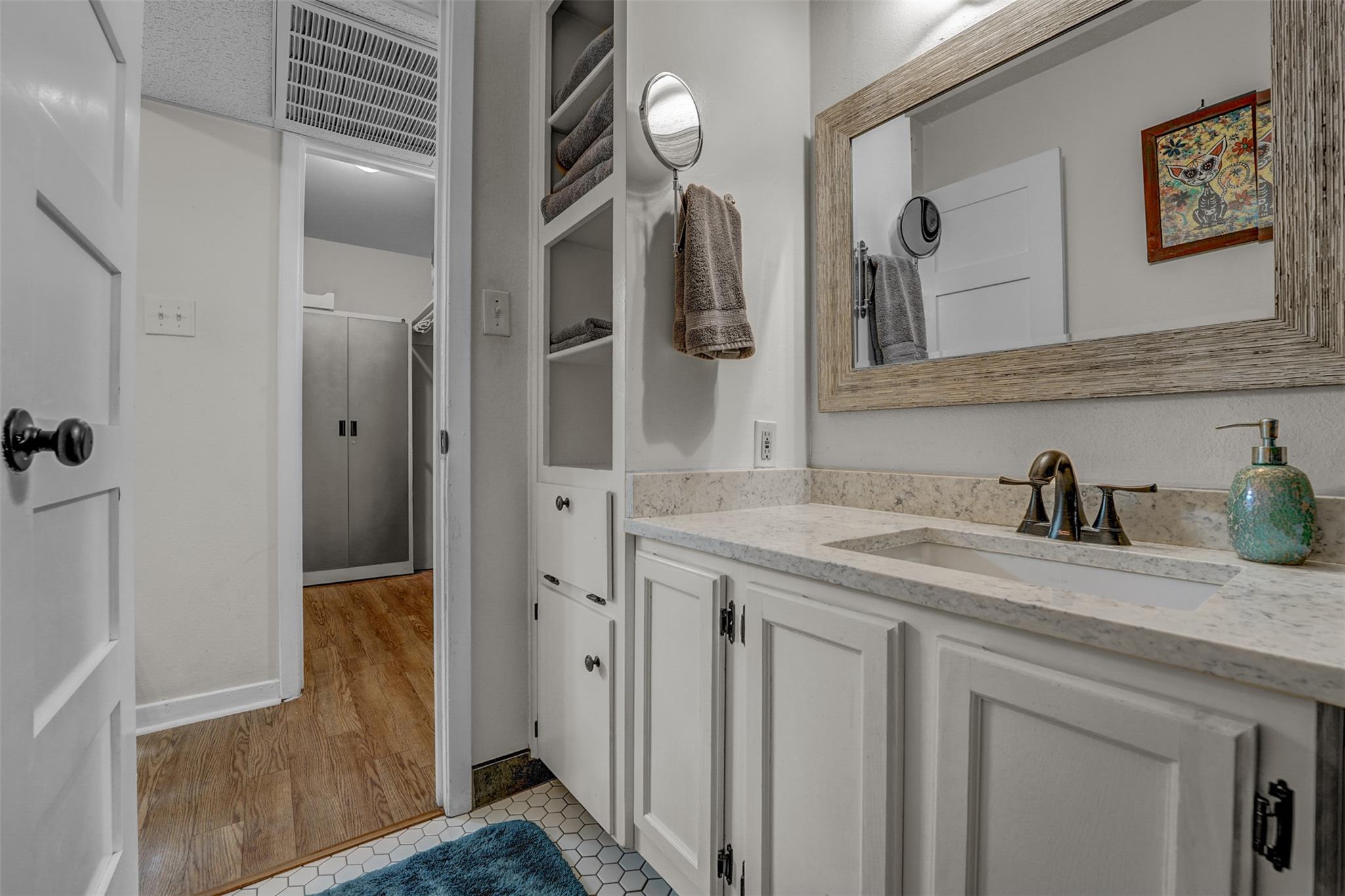 1000 W 26th St # 215, Austin, TX 78705