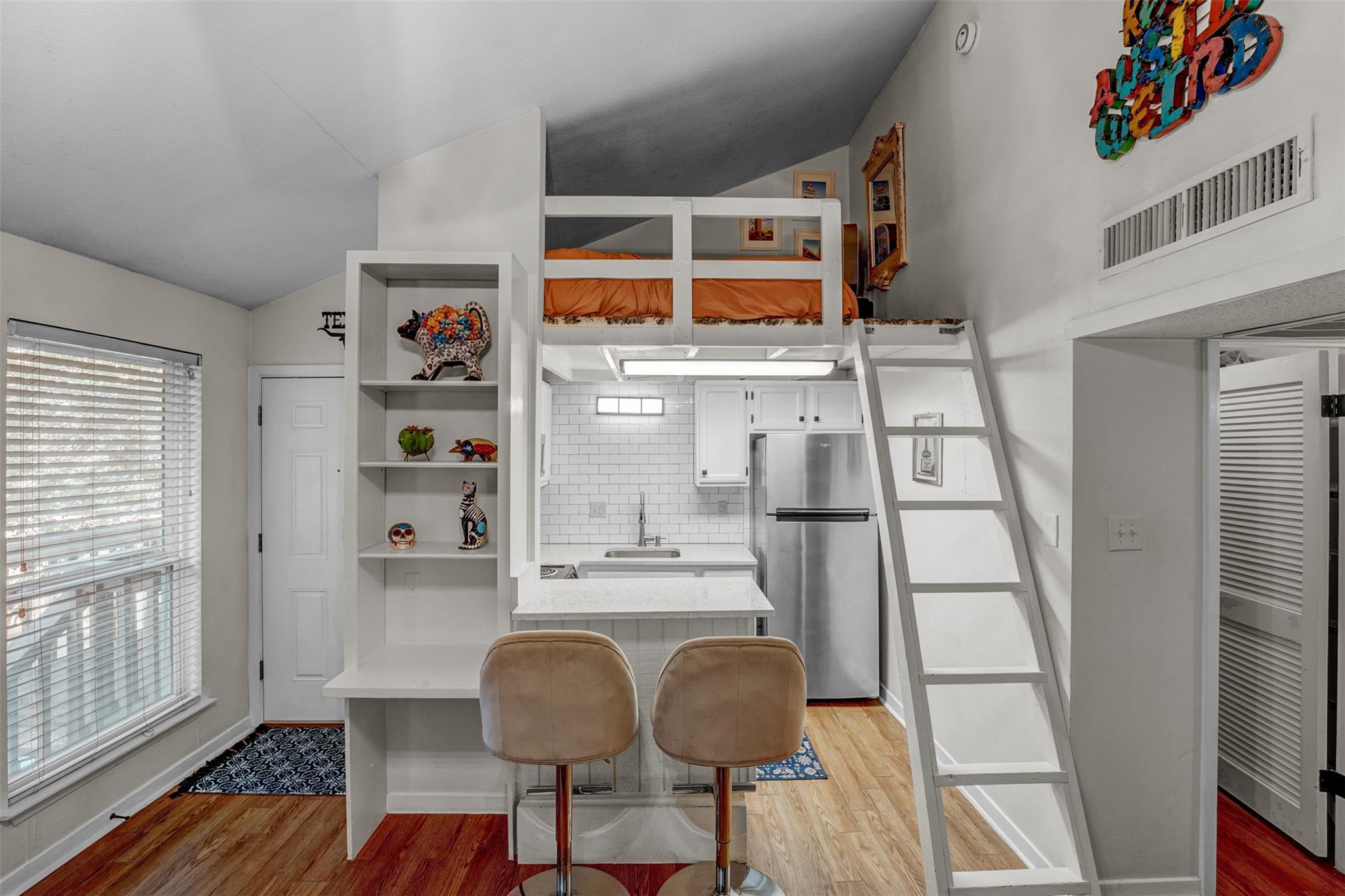 1000 W 26th St # 215, Austin, TX 78705