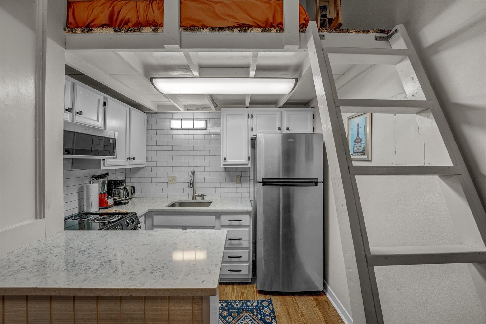 1000 W 26th St # 215, Austin, TX 78705
