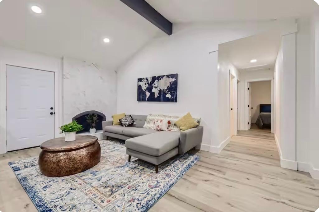 5236 Meadow Creek Dr, Austin, TX 78745