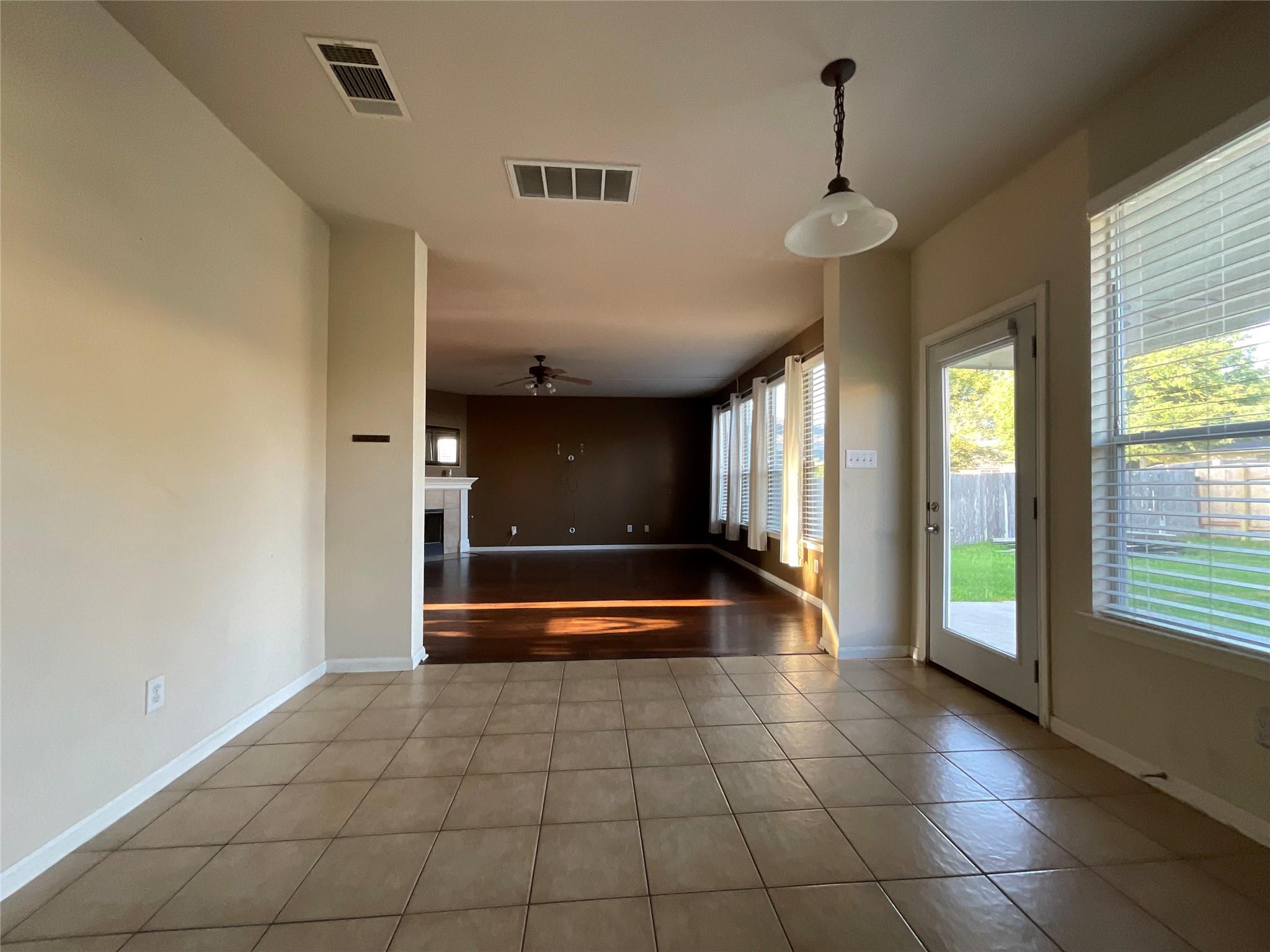4427 Meadowside Ln, Round Rock, TX 78665