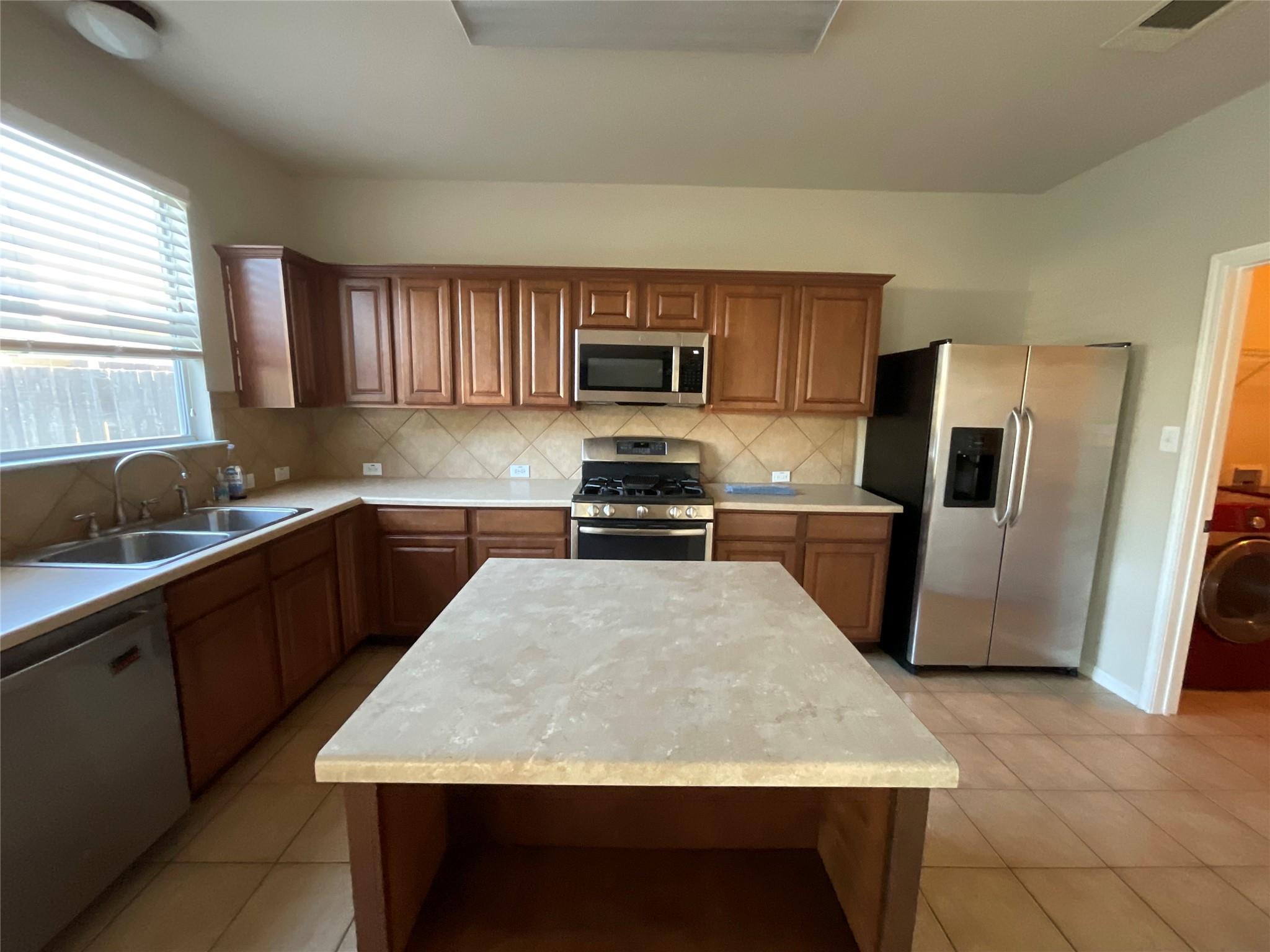 4427 Meadowside Ln, Round Rock, TX 78665