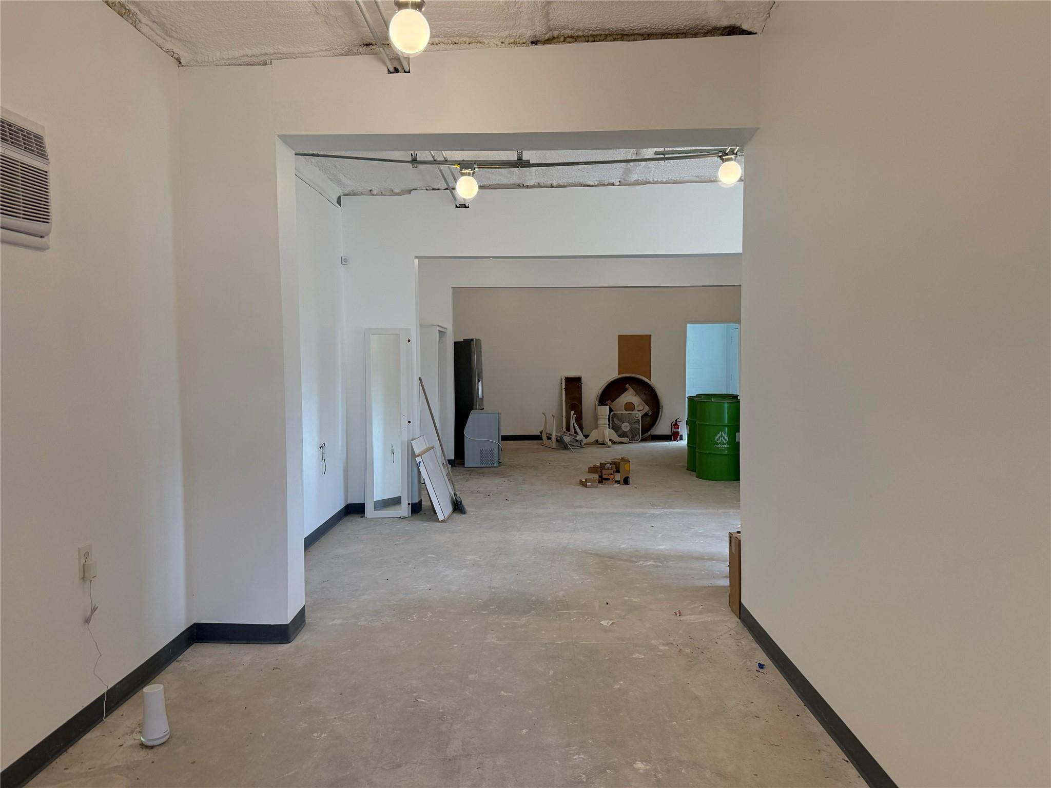 117 S Main St, Elgin, TX 78621