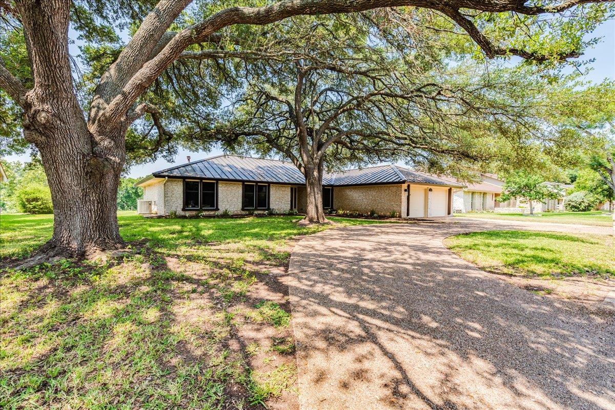 11146 Pinehurst Dr, Austin, TX 78747