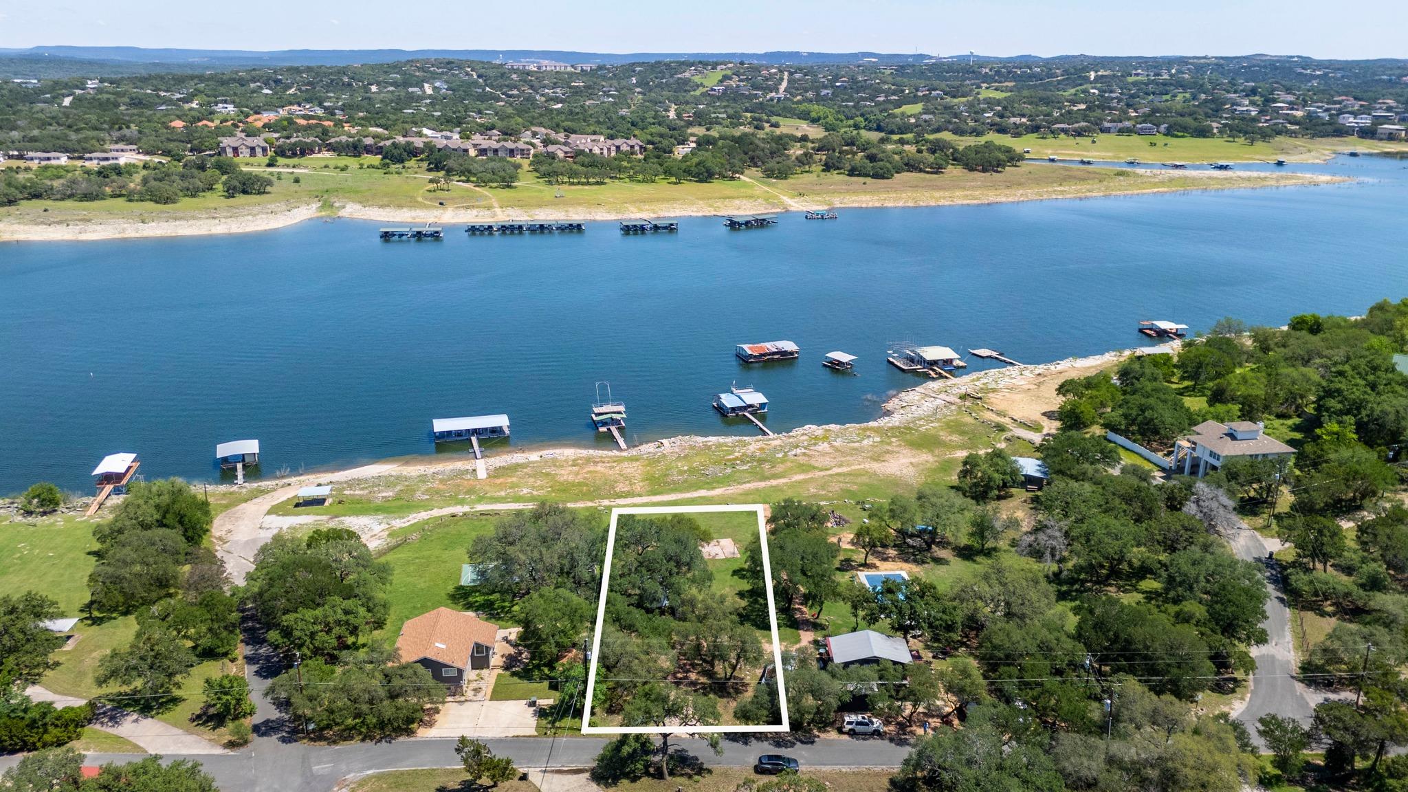 20808 Lakeshore Dr W, Spicewood, TX 78669