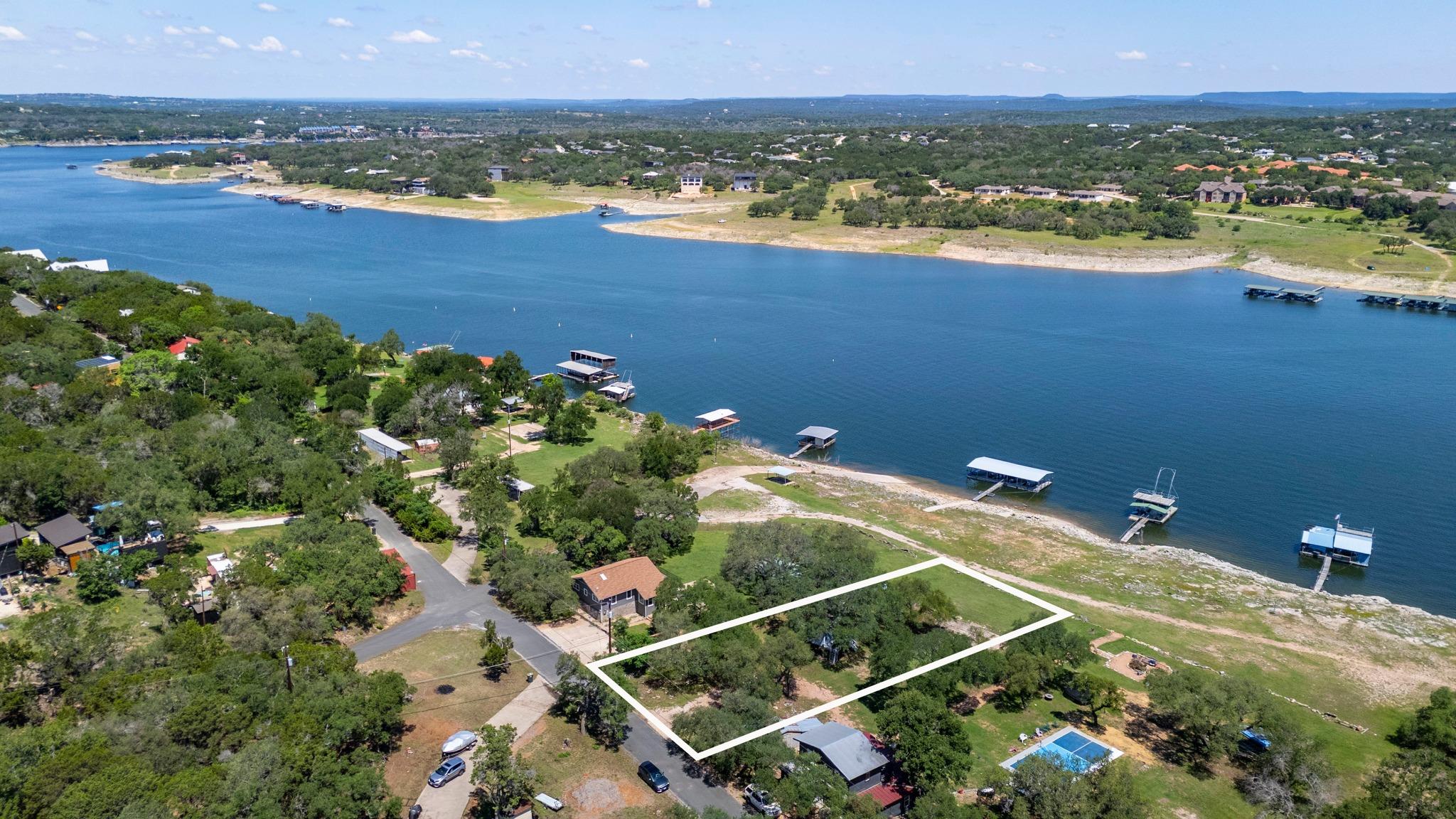 20808 Lakeshore Dr W, Spicewood, TX 78669
