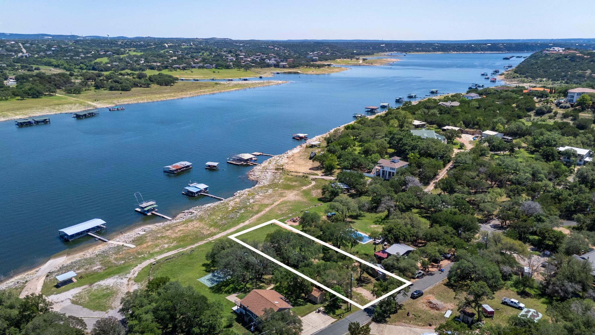 20808 Lakeshore Dr W, Spicewood, TX 78669
