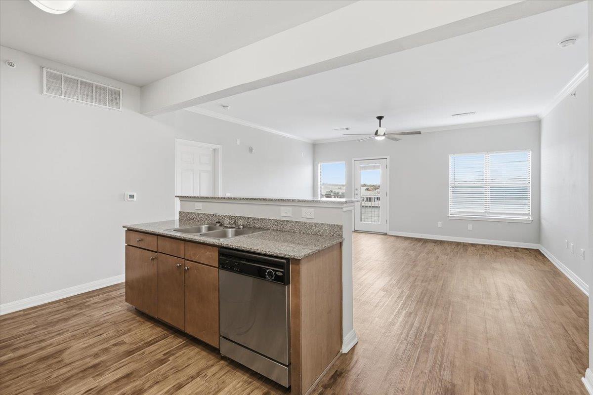 2502 Leon St # 414, Austin, TX 78705