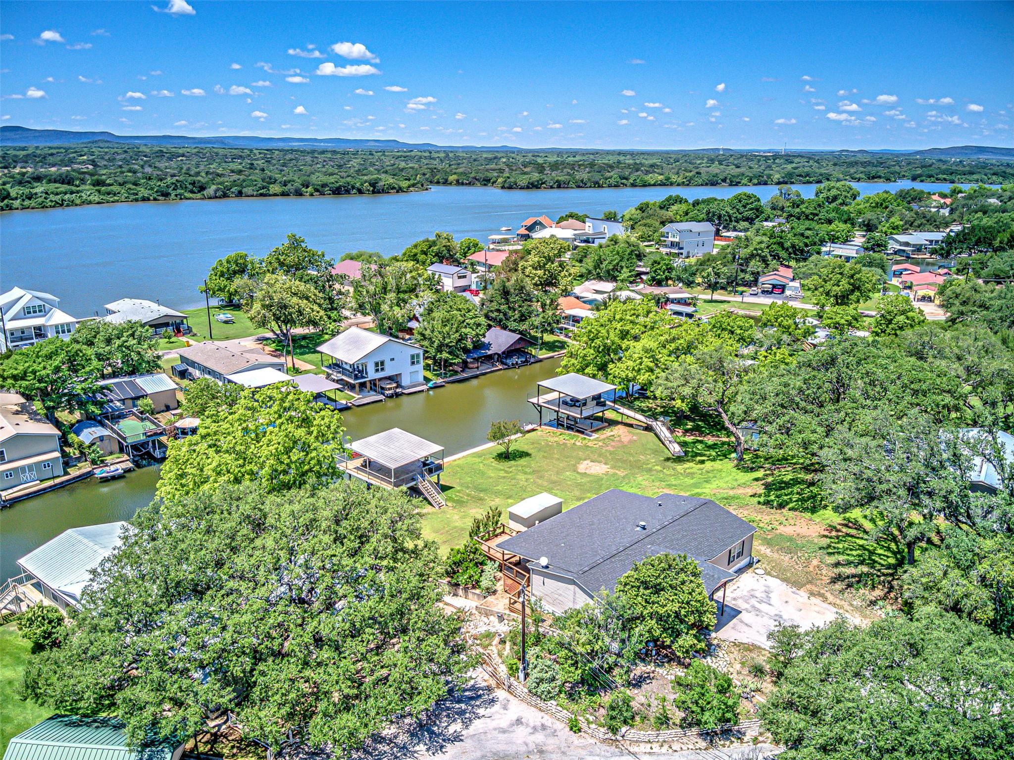 702 Liveoak Rd, Kingsland, TX 78639