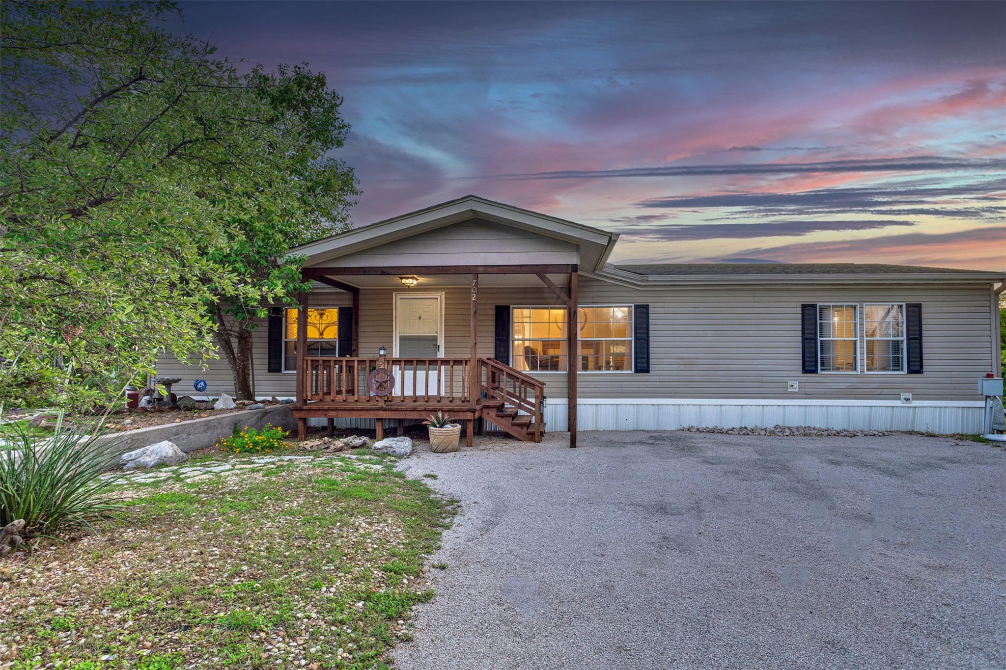 702 Liveoak Rd, Kingsland, TX 78639