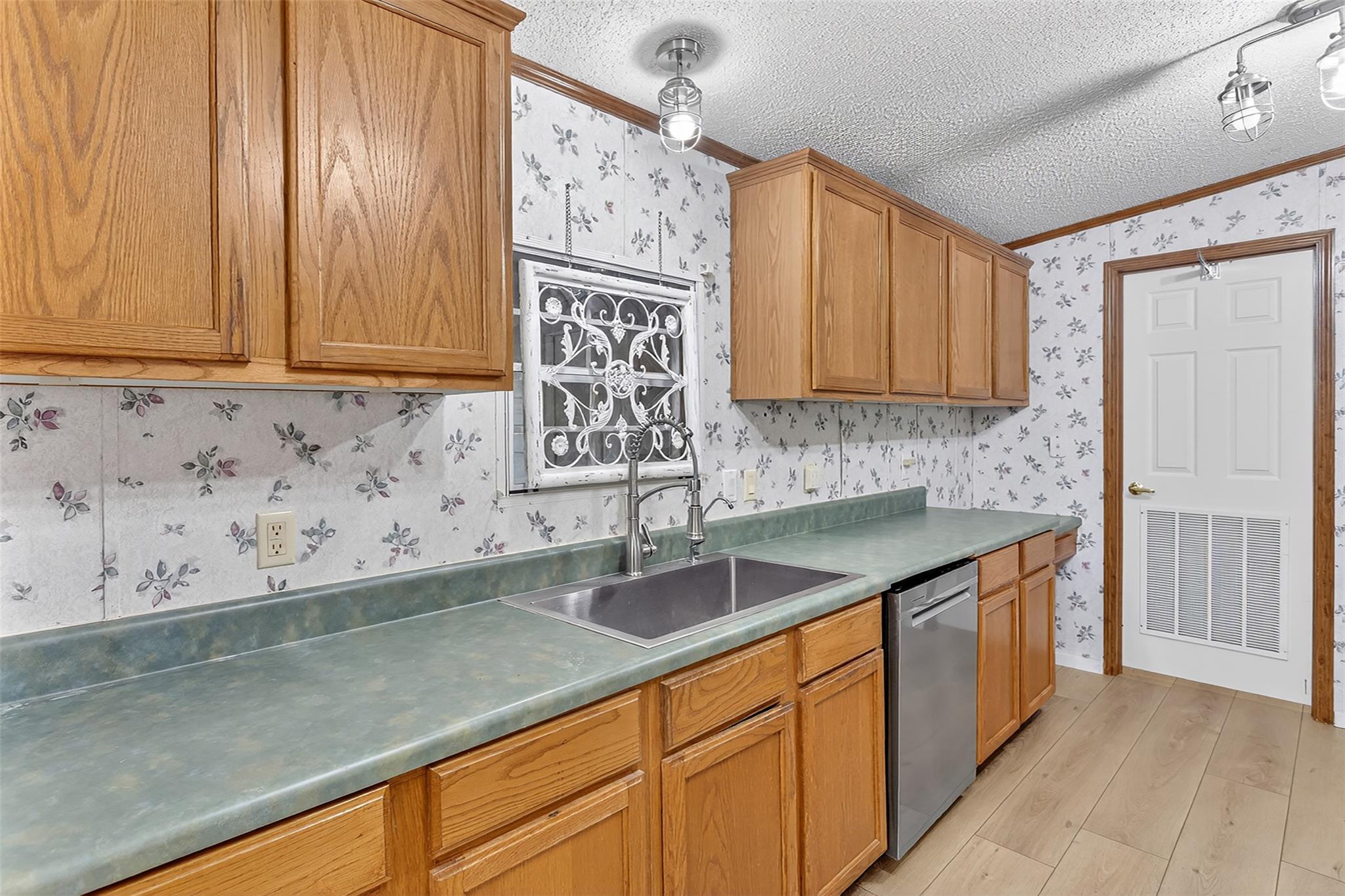 702 Liveoak Rd, Kingsland, TX 78639