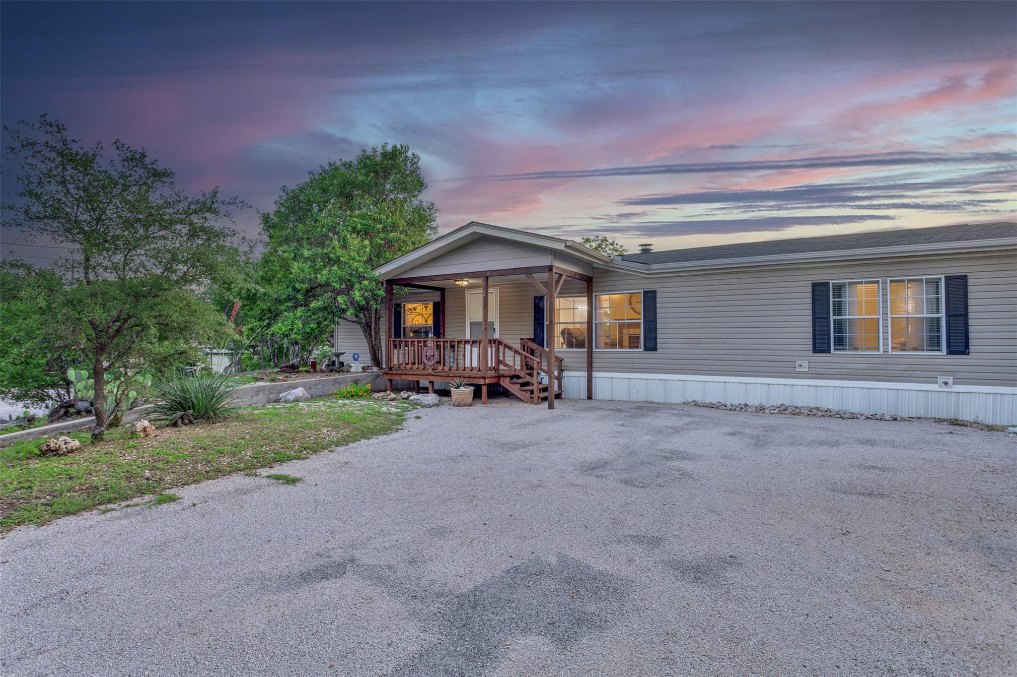 702 Liveoak Rd, Kingsland, TX 78639