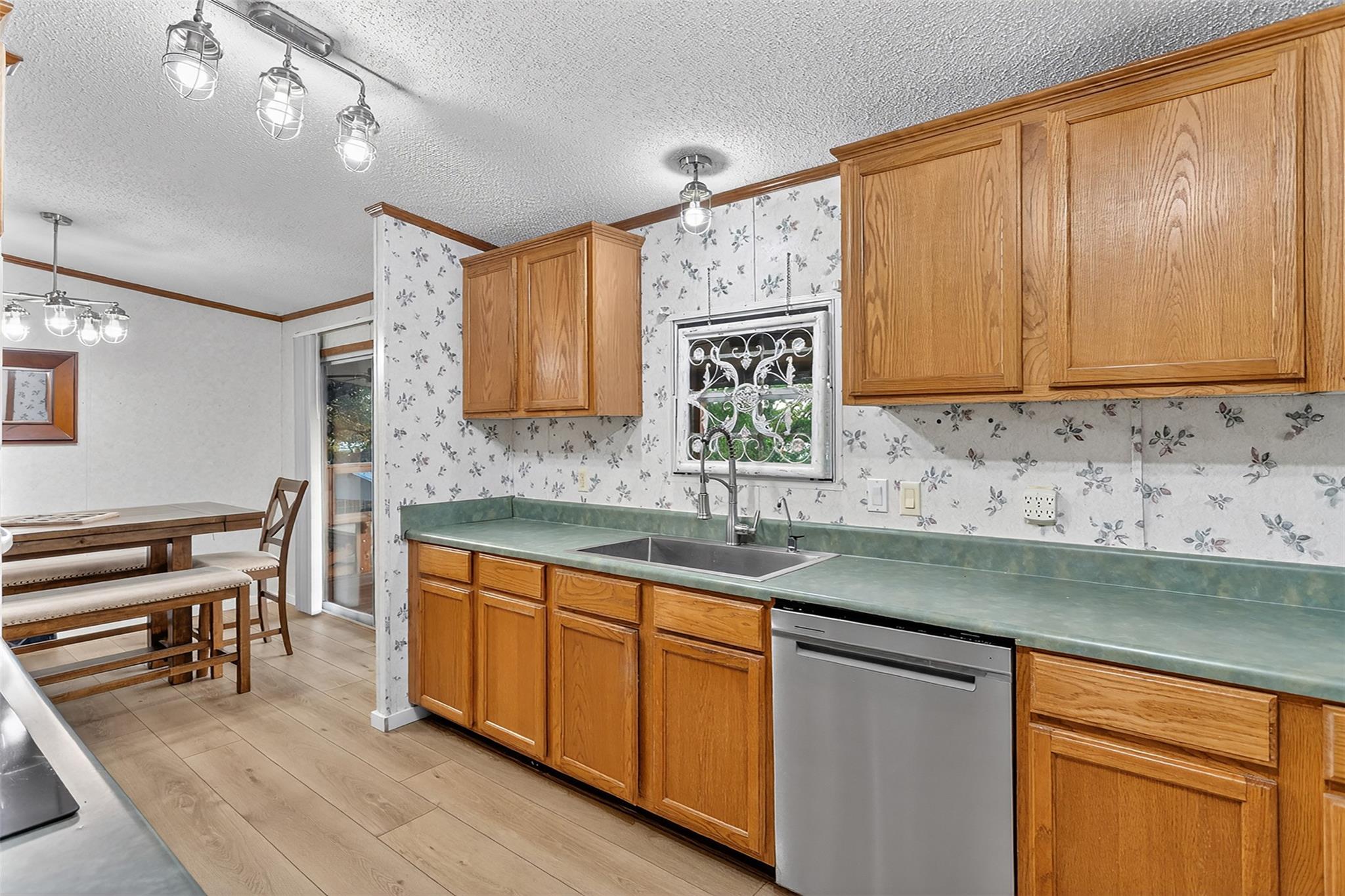 702 Liveoak Rd, Kingsland, TX 78639