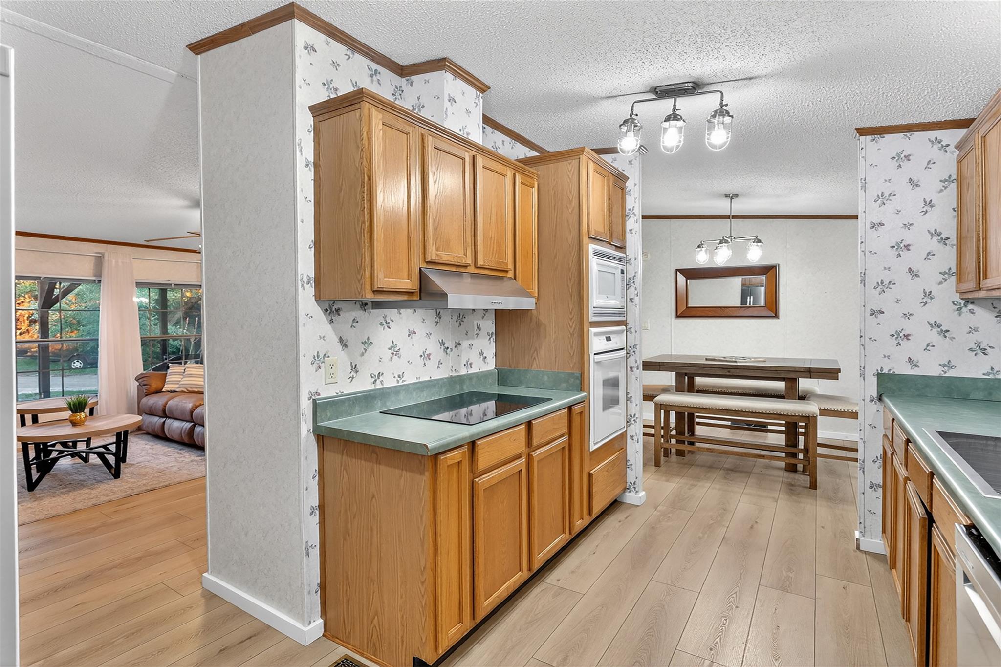 702 Liveoak Rd, Kingsland, TX 78639