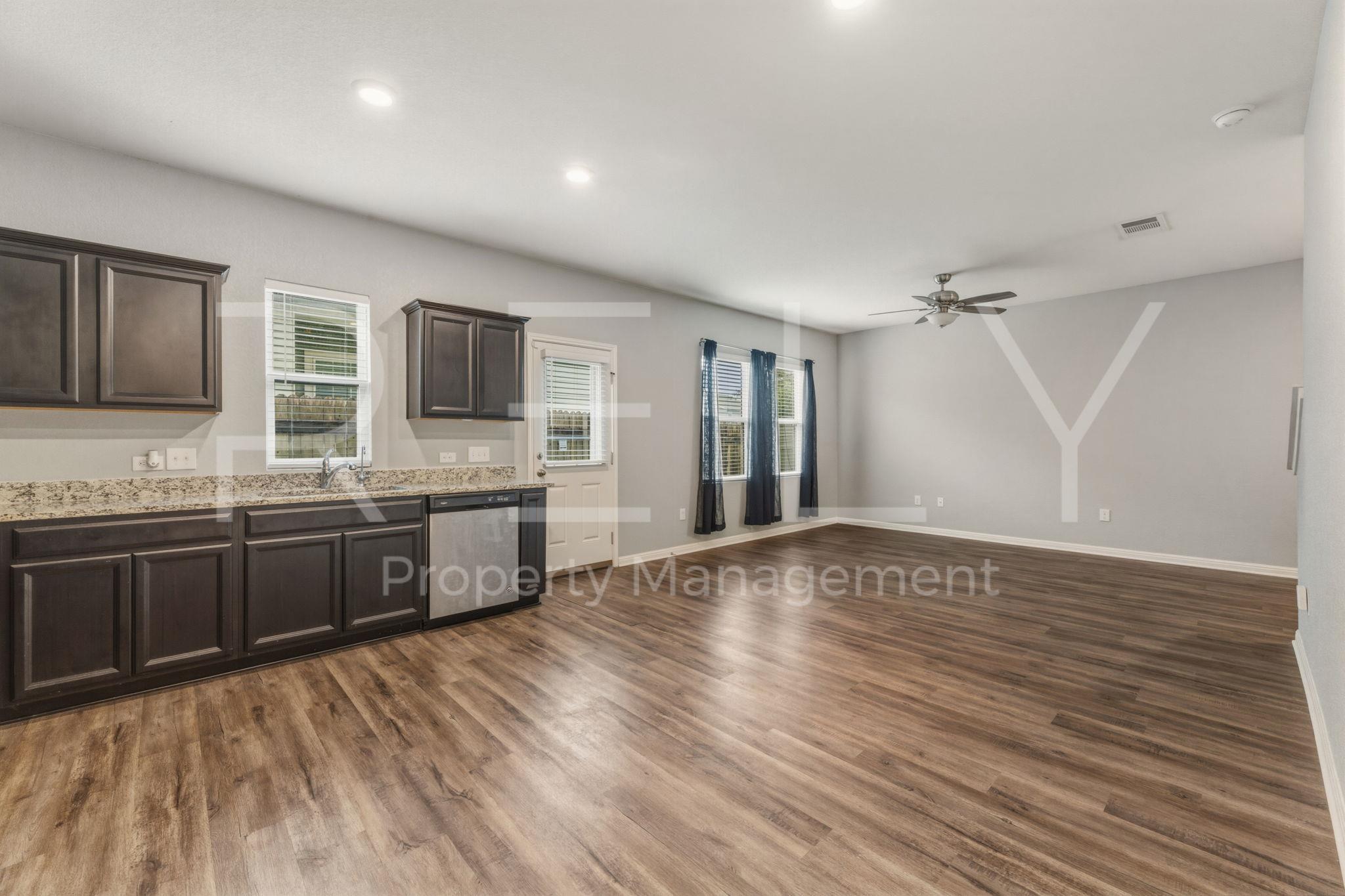 518 Woodpecker Run, Jarrell, TX 76537