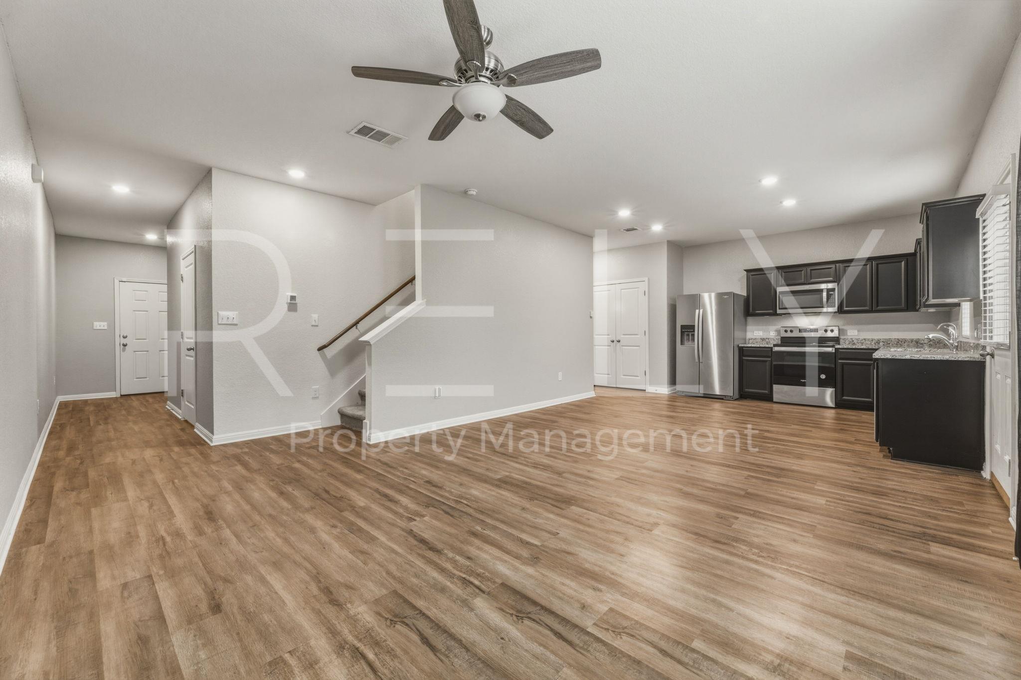 518 Woodpecker Run, Jarrell, TX 76537