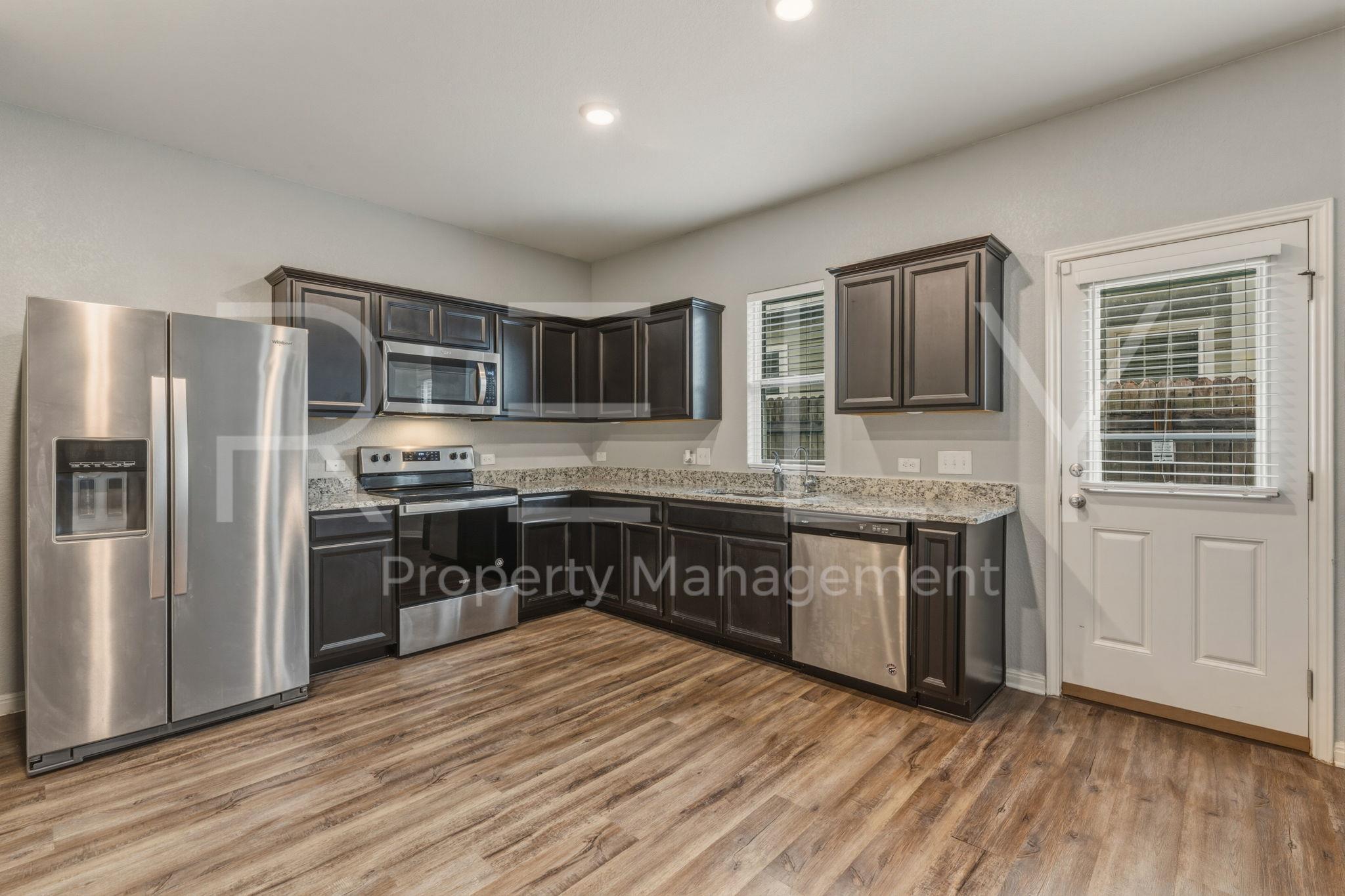 518 Woodpecker Run, Jarrell, TX 76537