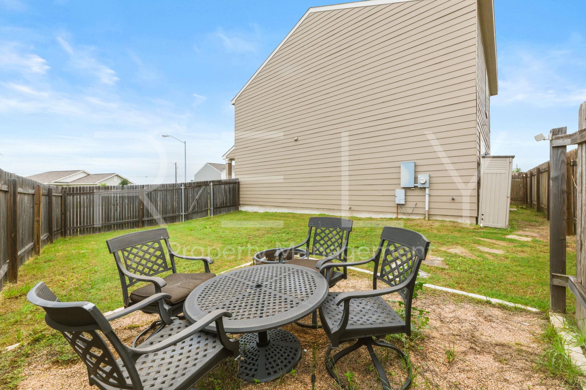 518 Woodpecker Run, Jarrell, TX 76537
