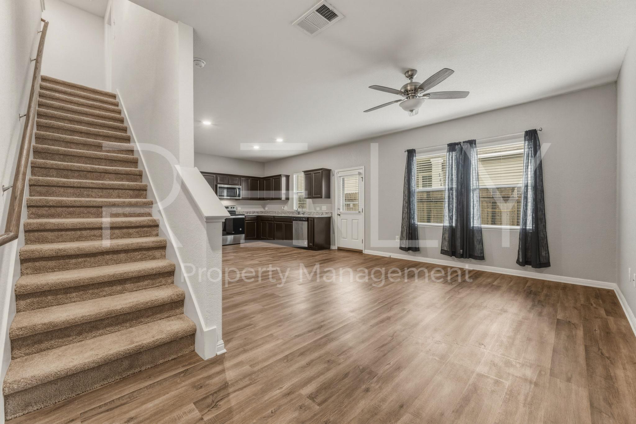 518 Woodpecker Run, Jarrell, TX 76537