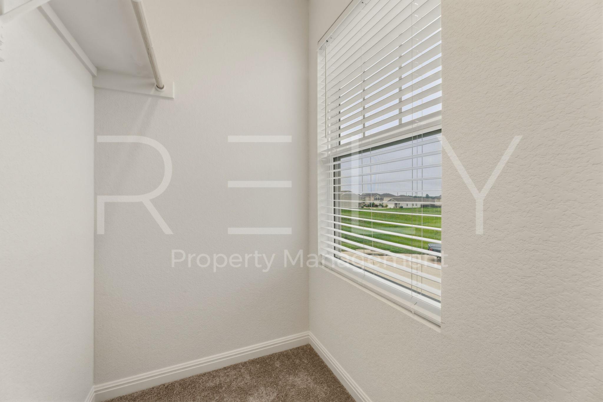 518 Woodpecker Run, Jarrell, TX 76537