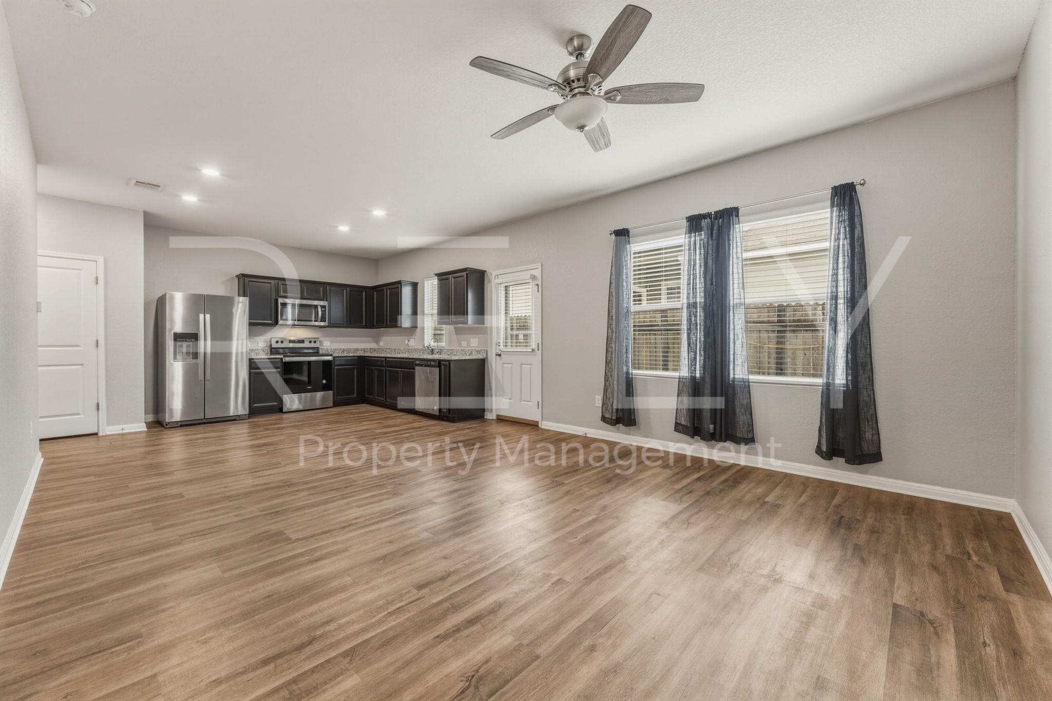 518 Woodpecker Run, Jarrell, TX 76537