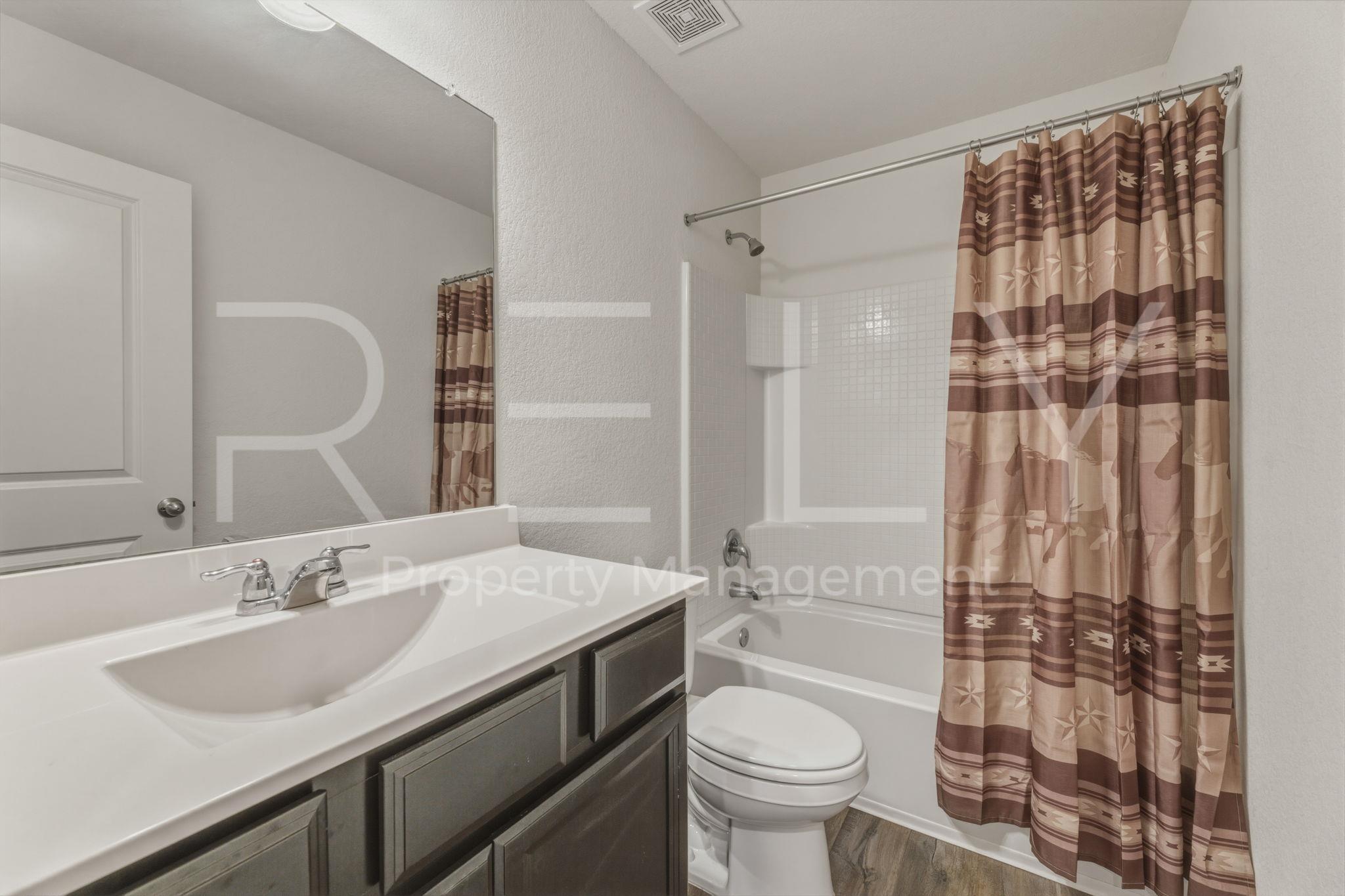 518 Woodpecker Run, Jarrell, TX 76537