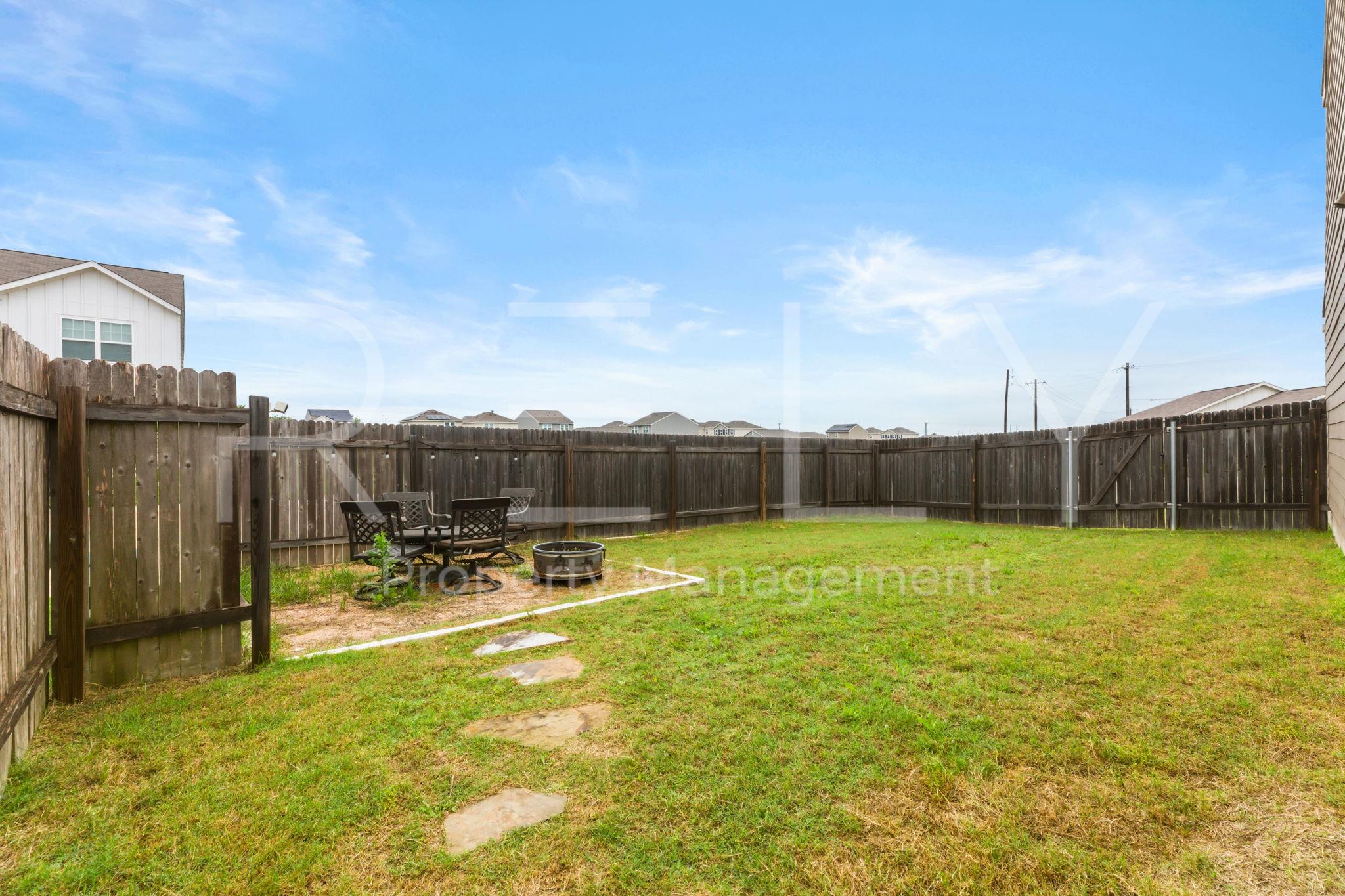 518 Woodpecker Run, Jarrell, TX 76537