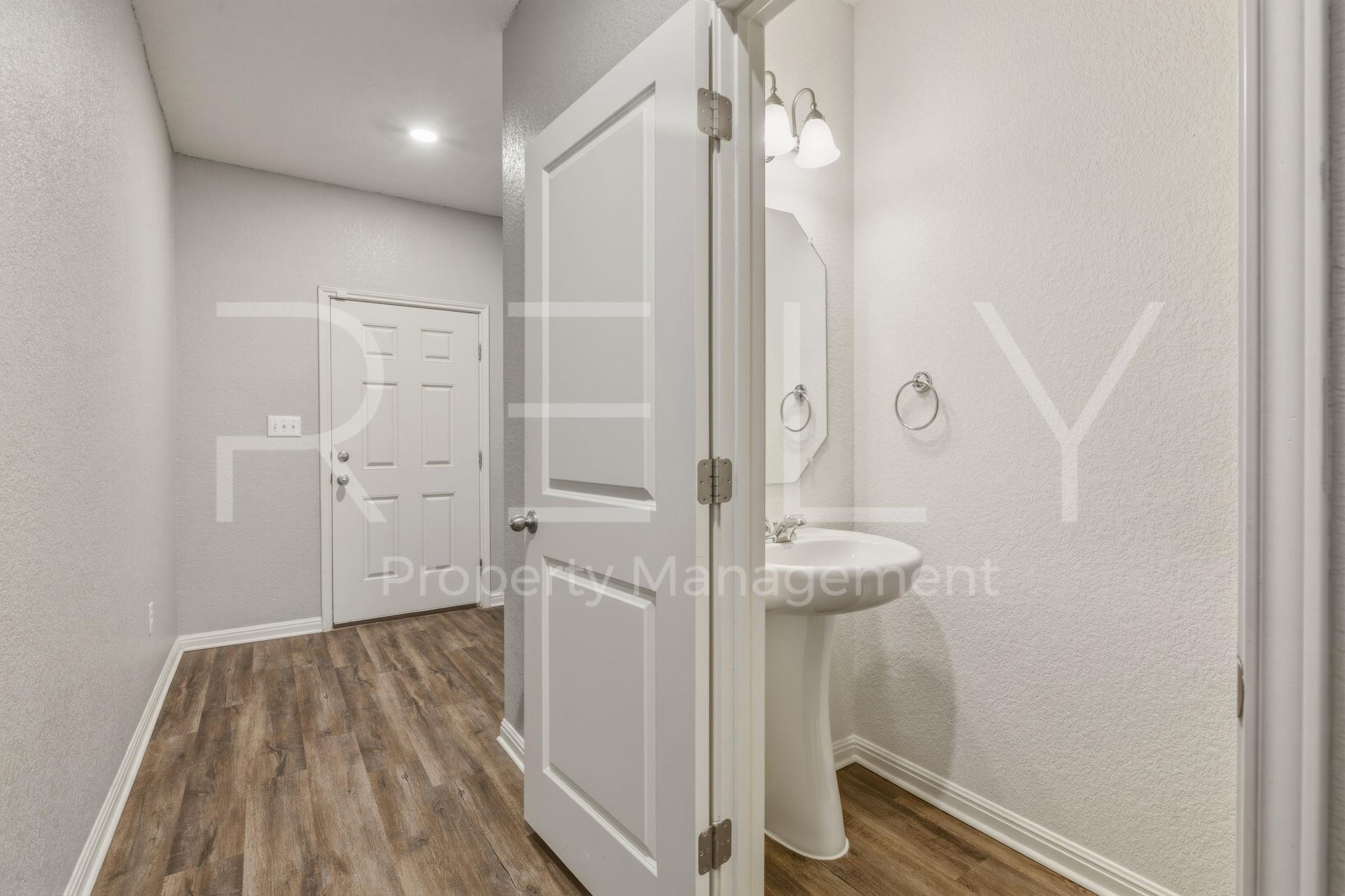 518 Woodpecker Run, Jarrell, TX 76537