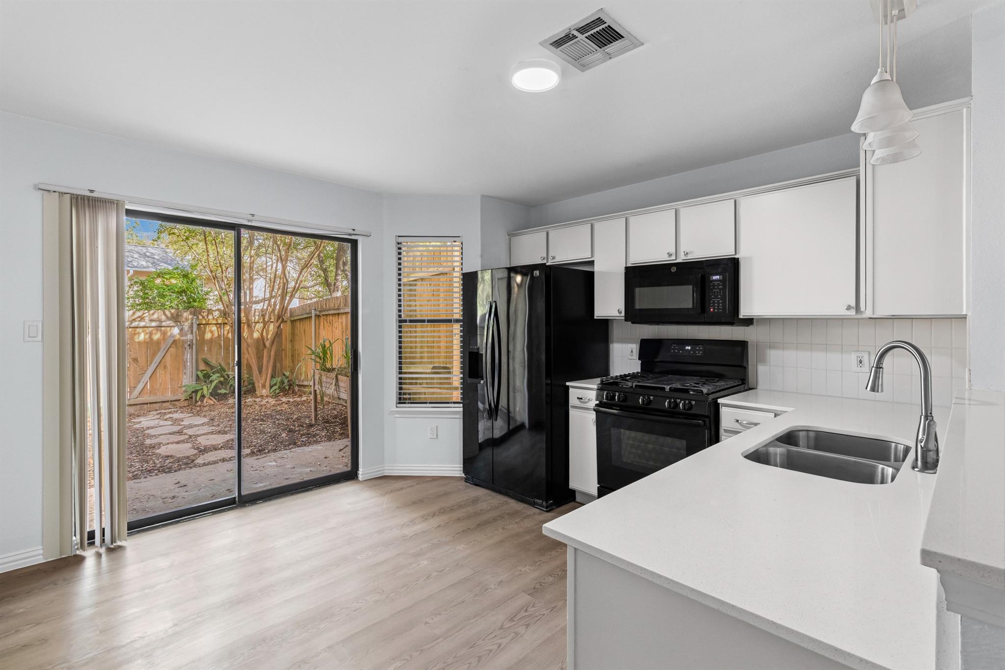11901 Swearingen Dr # 110, Austin, TX 78758