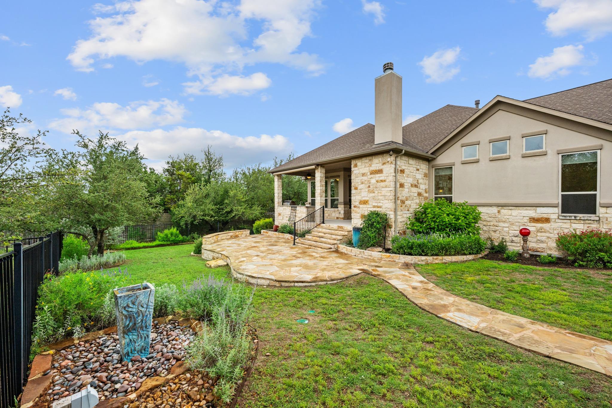 9733 Avion Cv, Dripping Springs, TX 78620